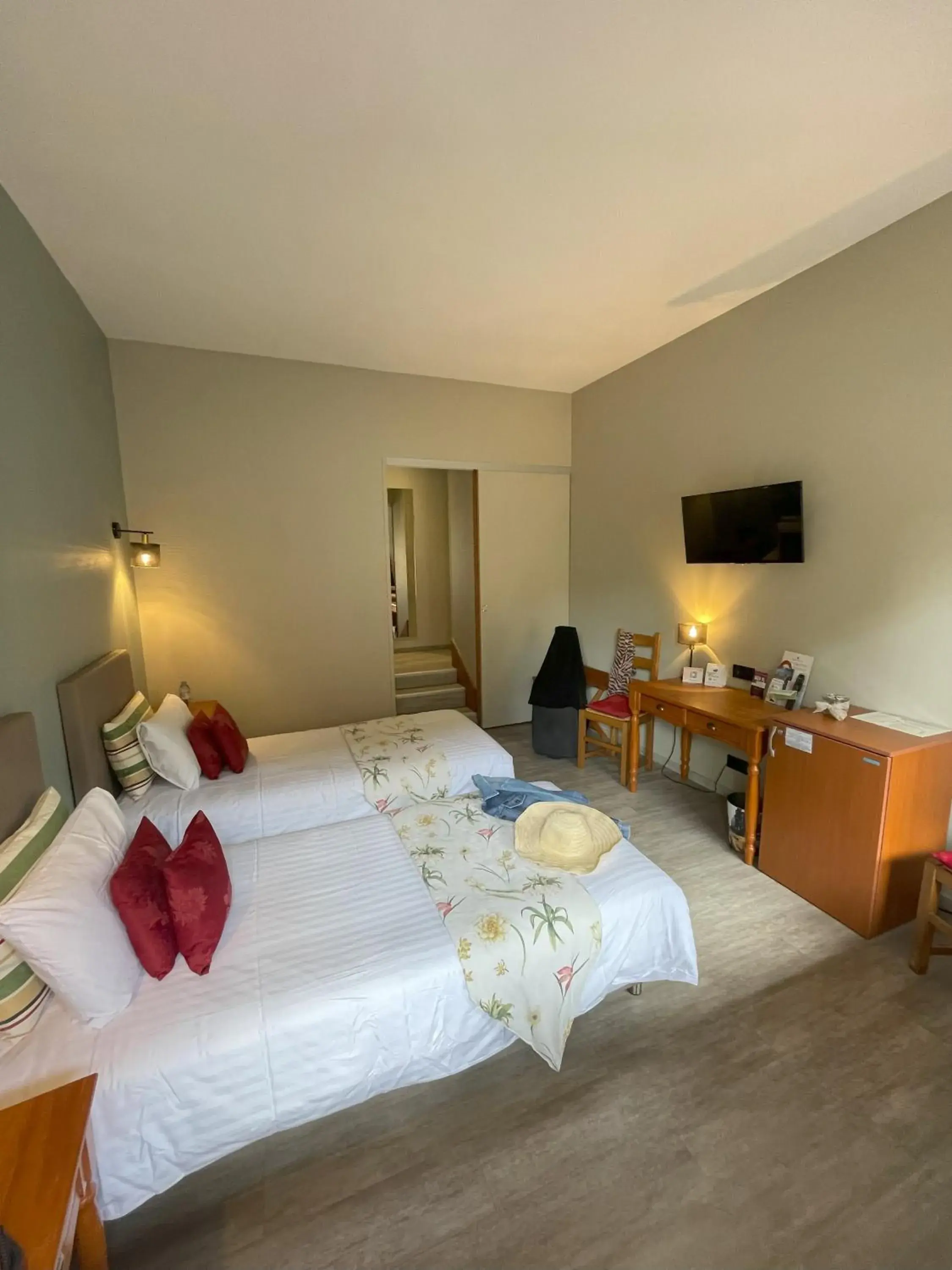 Bedroom, Bed in The Originals Boutique, Hôtel Clos Sainte Marie, Nevers Bedroom, Bed in The Originals Boutique, Hôtel Clos Sainte Marie, Nevers