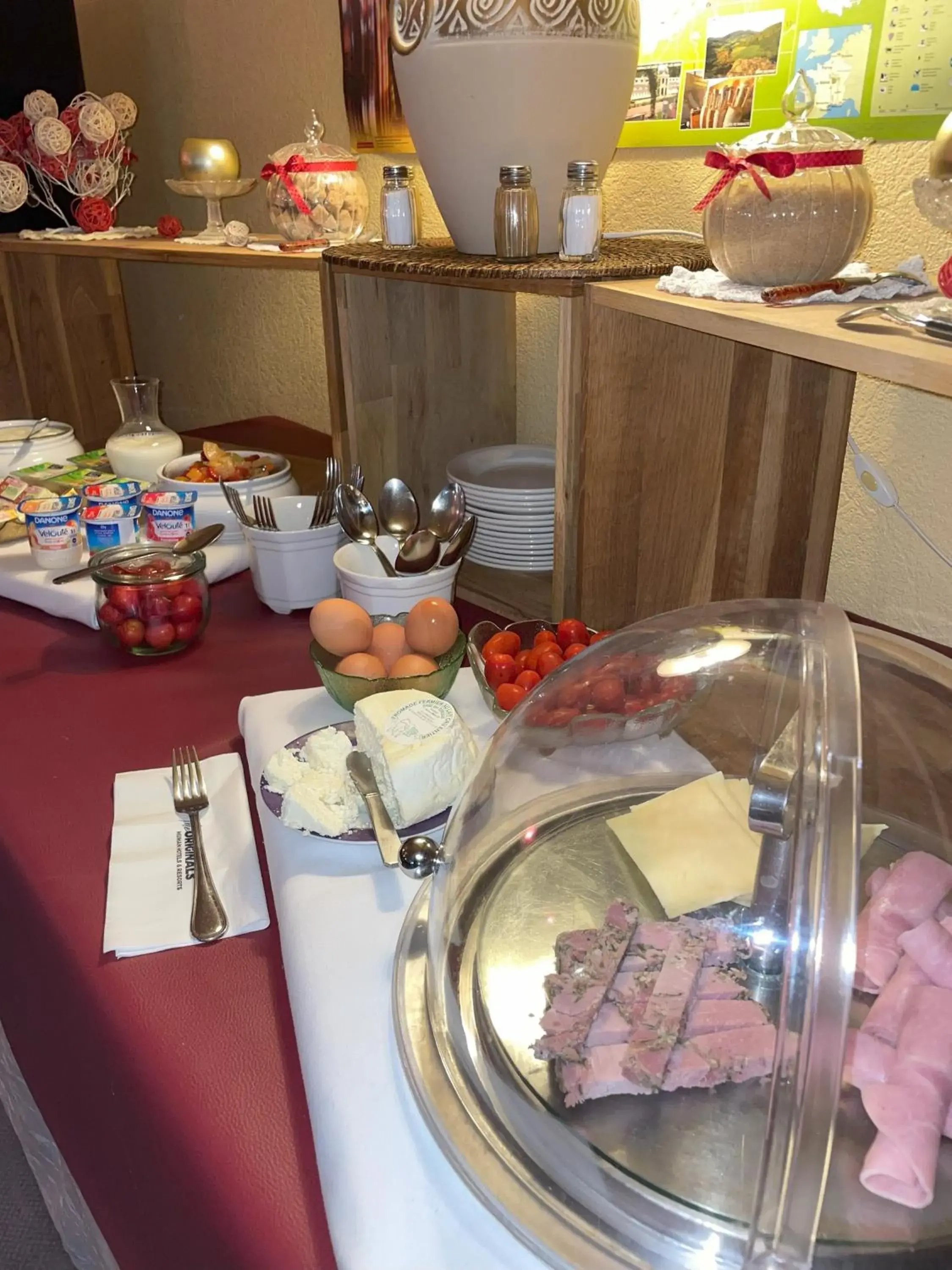 Breakfast in The Originals Boutique, Hôtel Clos Sainte Marie, Nevers Breakfast in The Originals Boutique, Hôtel Clos Sainte Marie, Nevers