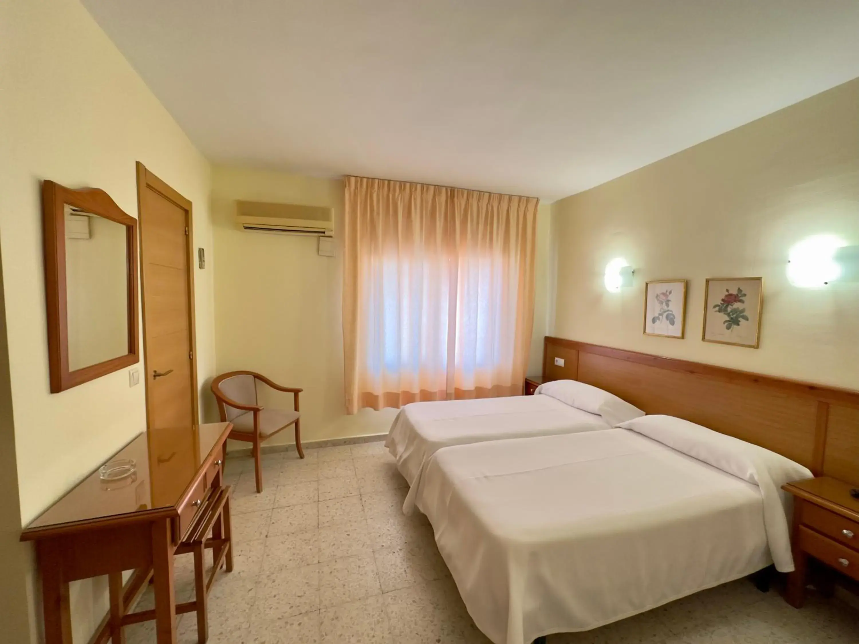 Standard Double or Twin Room in Hotel Cabello Standard Double or Twin Room in Hotel Cabello