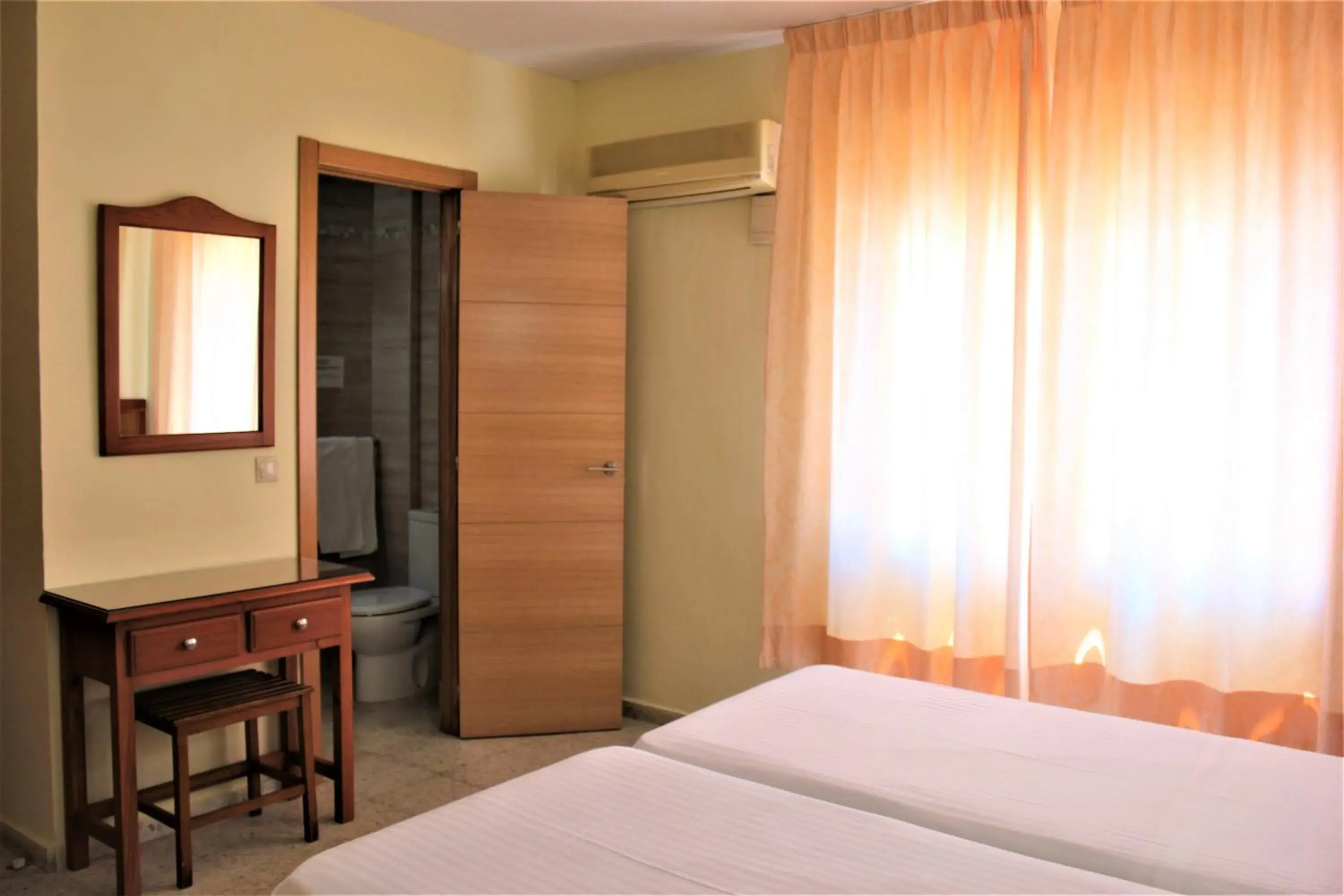 Standard Double or Twin Room in Hotel Cabello Standard Double or Twin Room in Hotel Cabello