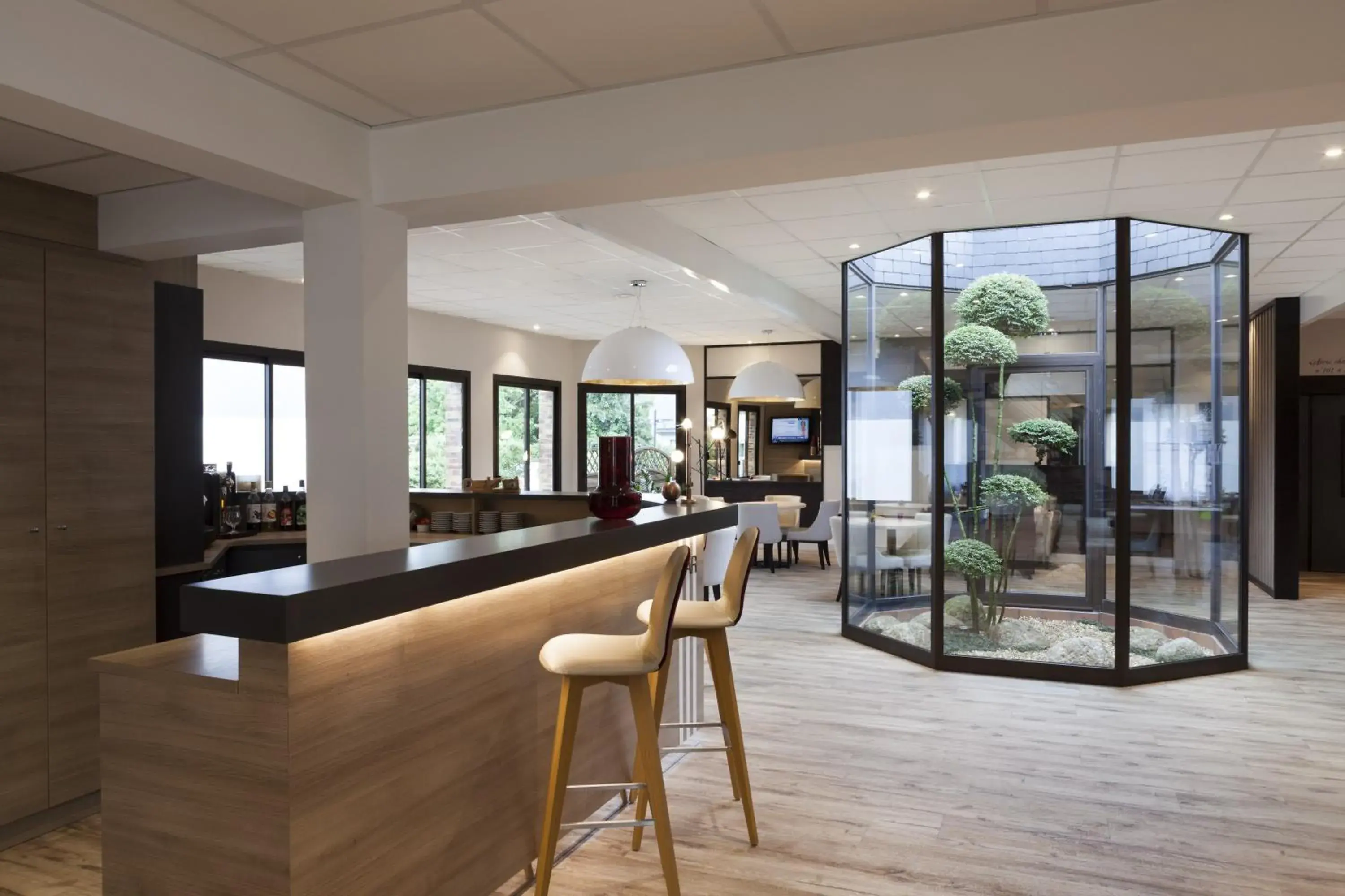 Lounge or bar in The Originals Boutique, Hôtel La Chaussairie, Rennes Sud Lounge or bar in The Originals Boutique, Hôtel La Chaussairie, Rennes Sud