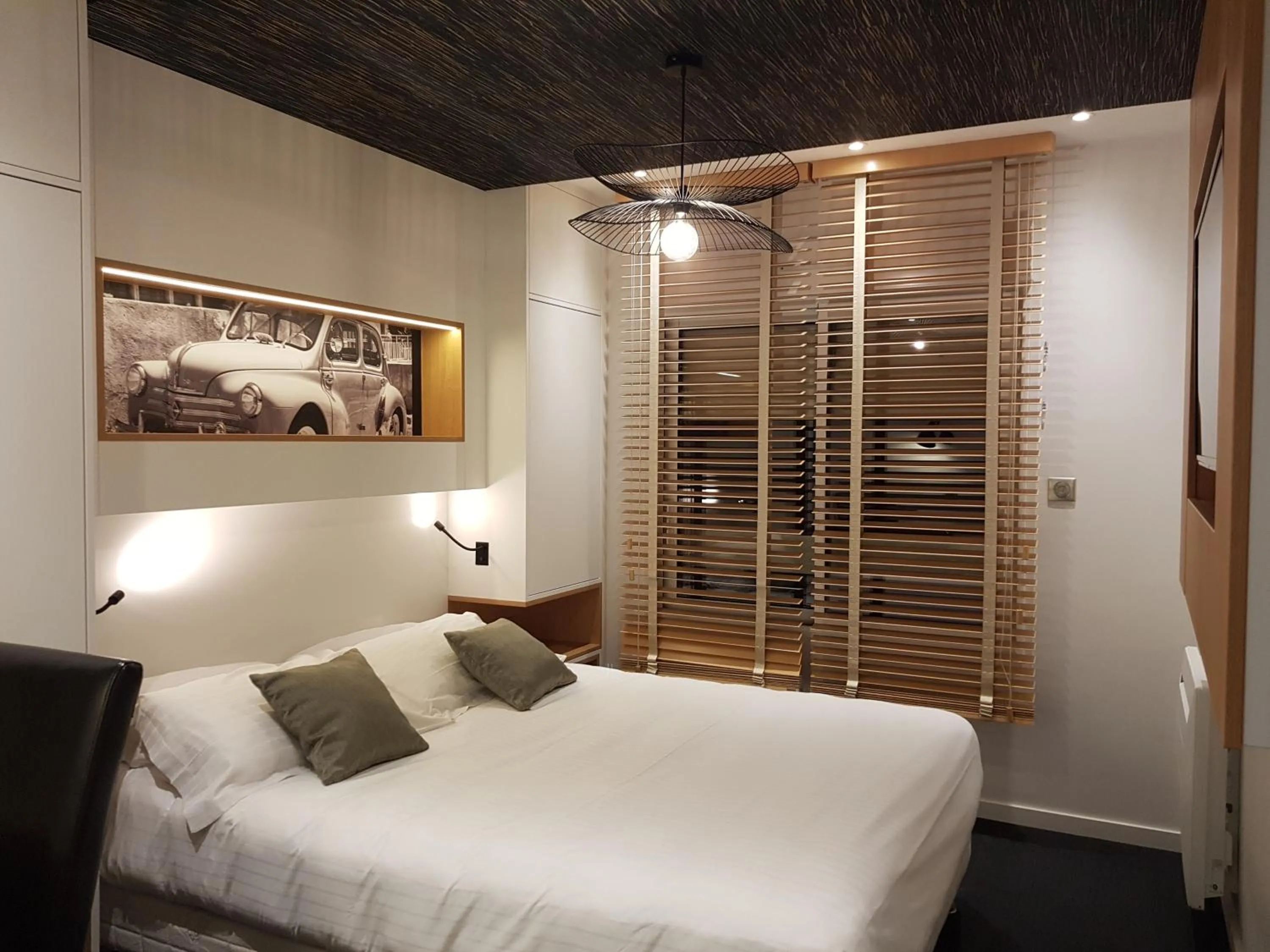 Bedroom, Bed in The Originals Boutique, Hôtel La Chaussairie, Rennes Sud