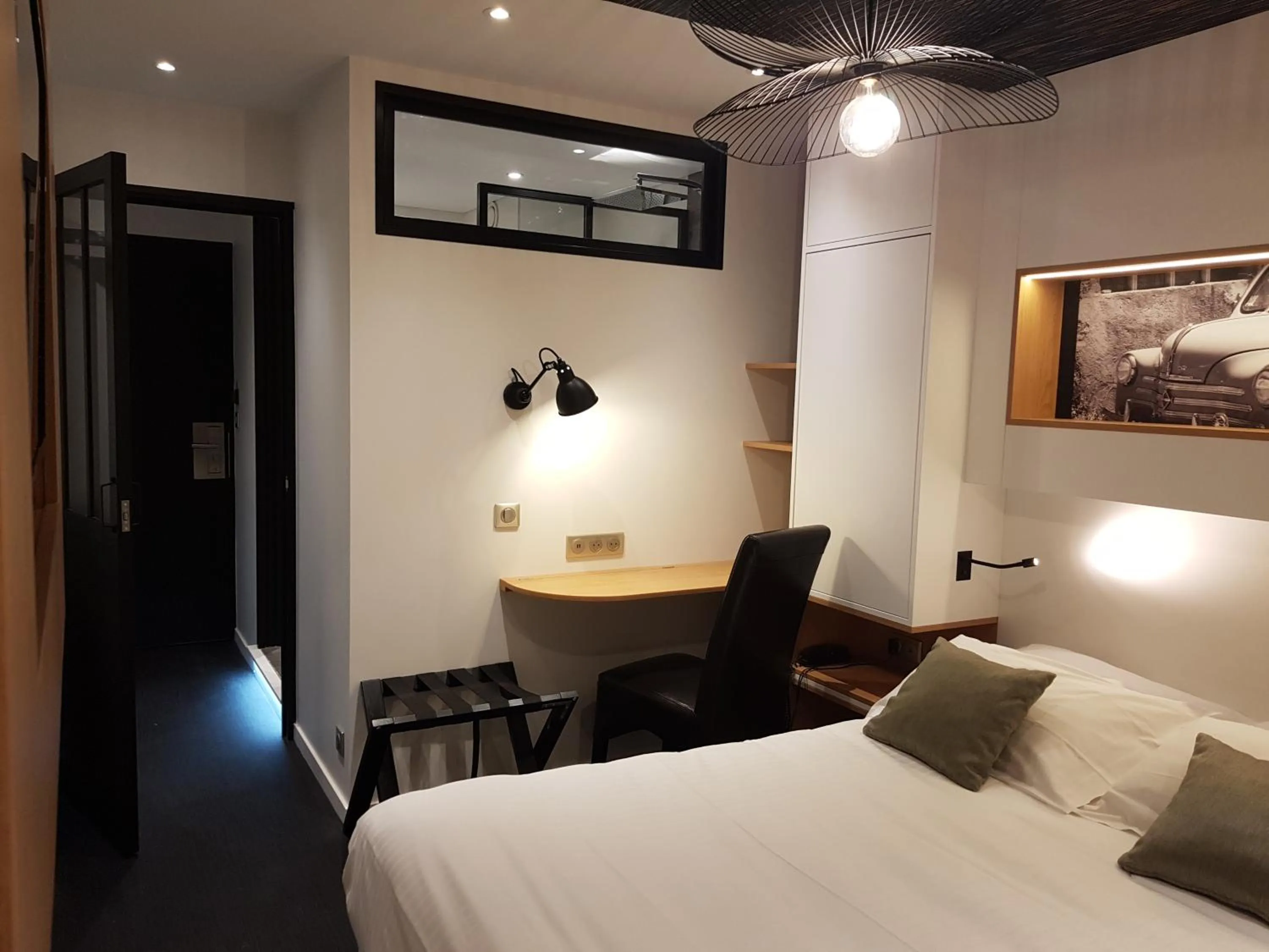 Bedroom, Bed in The Originals Boutique, Hôtel La Chaussairie, Rennes Sud