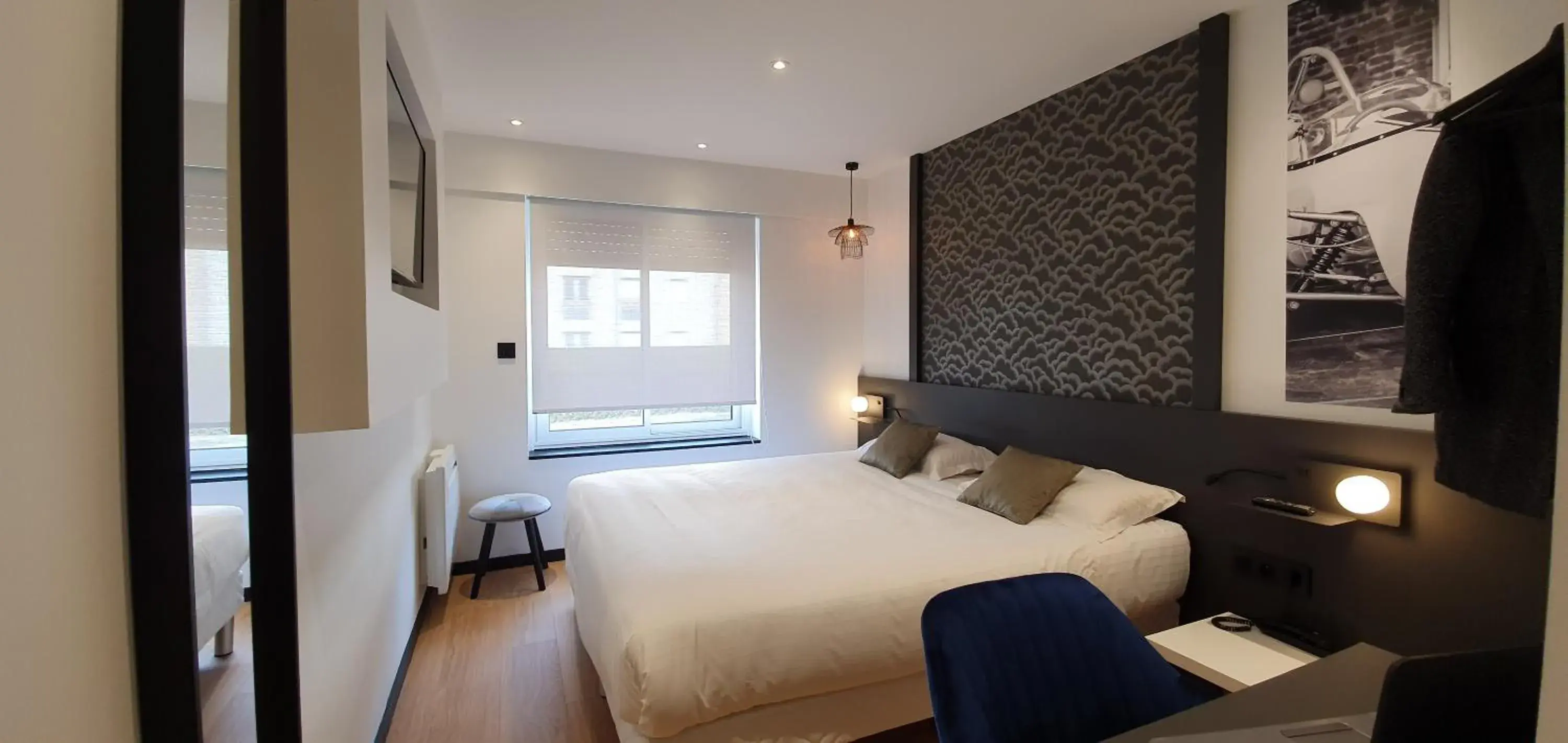 Photo of the whole room, Bed in The Originals Boutique, Hôtel La Chaussairie, Rennes Sud Photo of the whole room, Bed in The Originals Boutique, Hôtel La Chaussairie, Rennes Sud