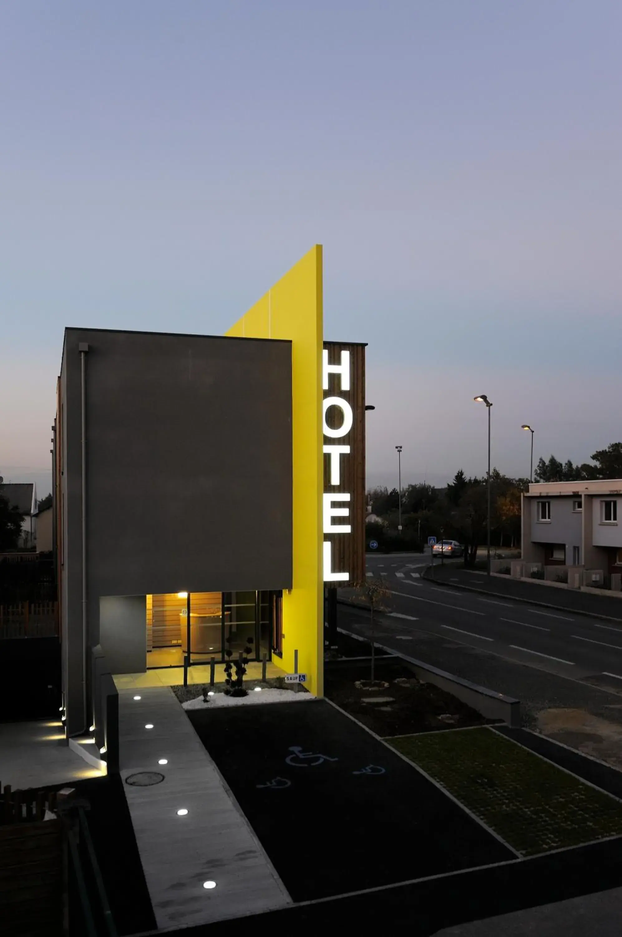 Facade/entrance in The Originals Boutique, Hôtel La Chaussairie, Rennes Sud Facade/entrance in The Originals Boutique, Hôtel La Chaussairie, Rennes Sud