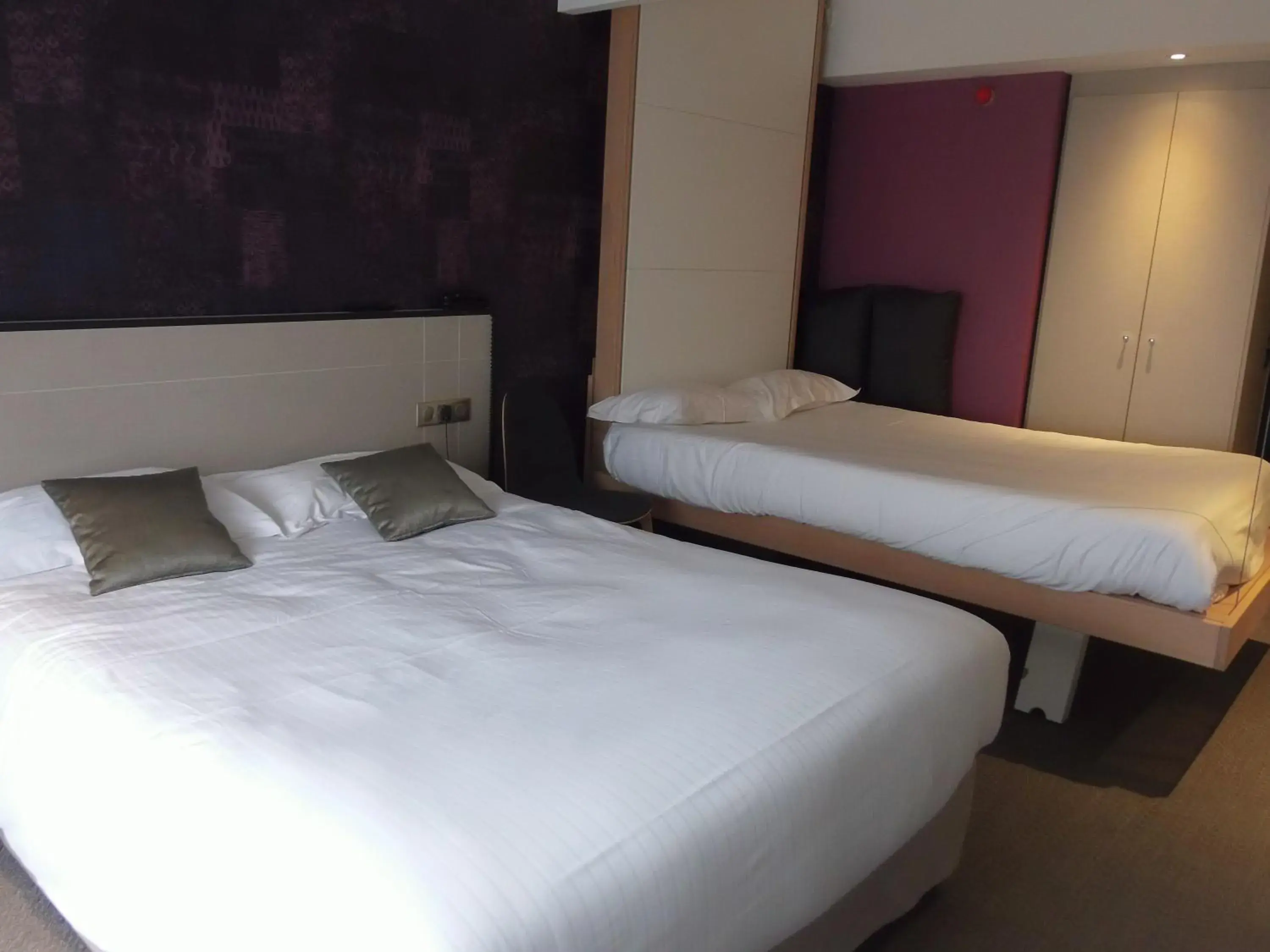 Comfort Quadruple Room in The Originals Boutique, Hôtel La Chaussairie, Rennes Sud Comfort Quadruple Room in The Originals Boutique, Hôtel La Chaussairie, Rennes Sud