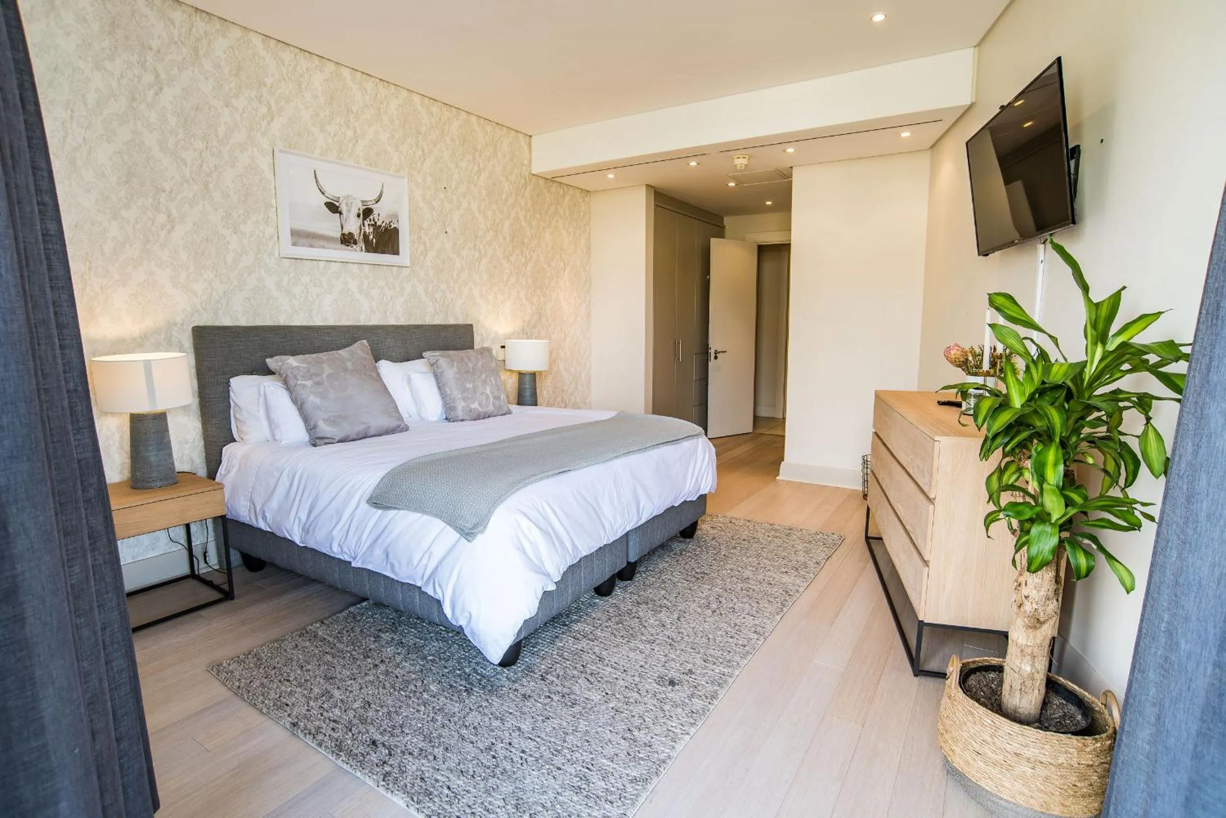 Elegant Waterfront Apartment with No Loadshedding