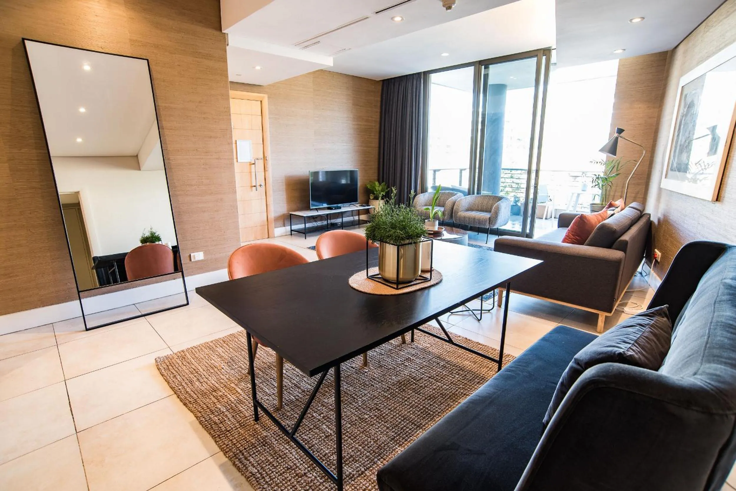 Elegant Waterfront Apartment with No Loadshedding