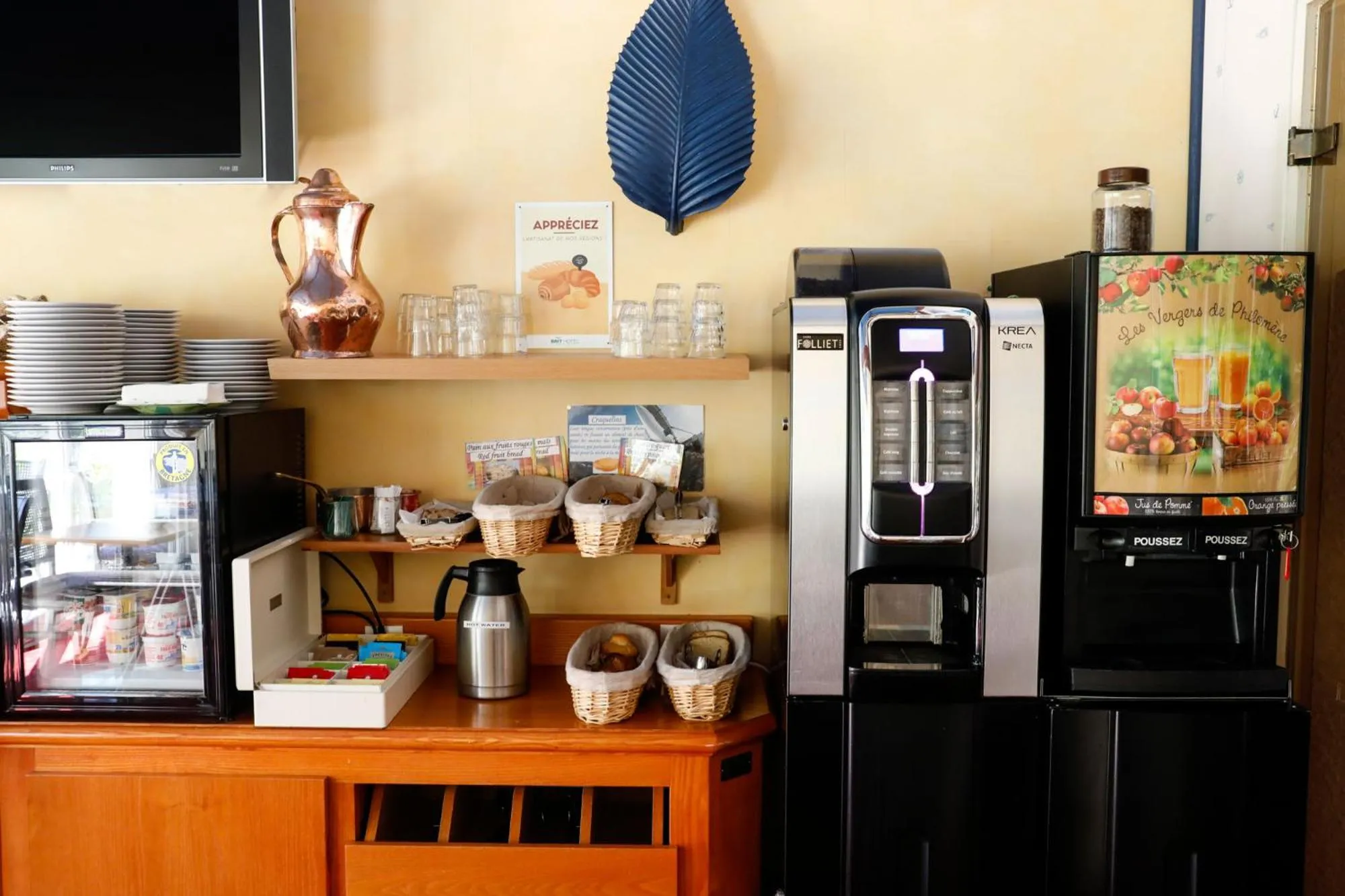 Food and drinks in Hotel Le Branhoc - Brit Hotel Auray