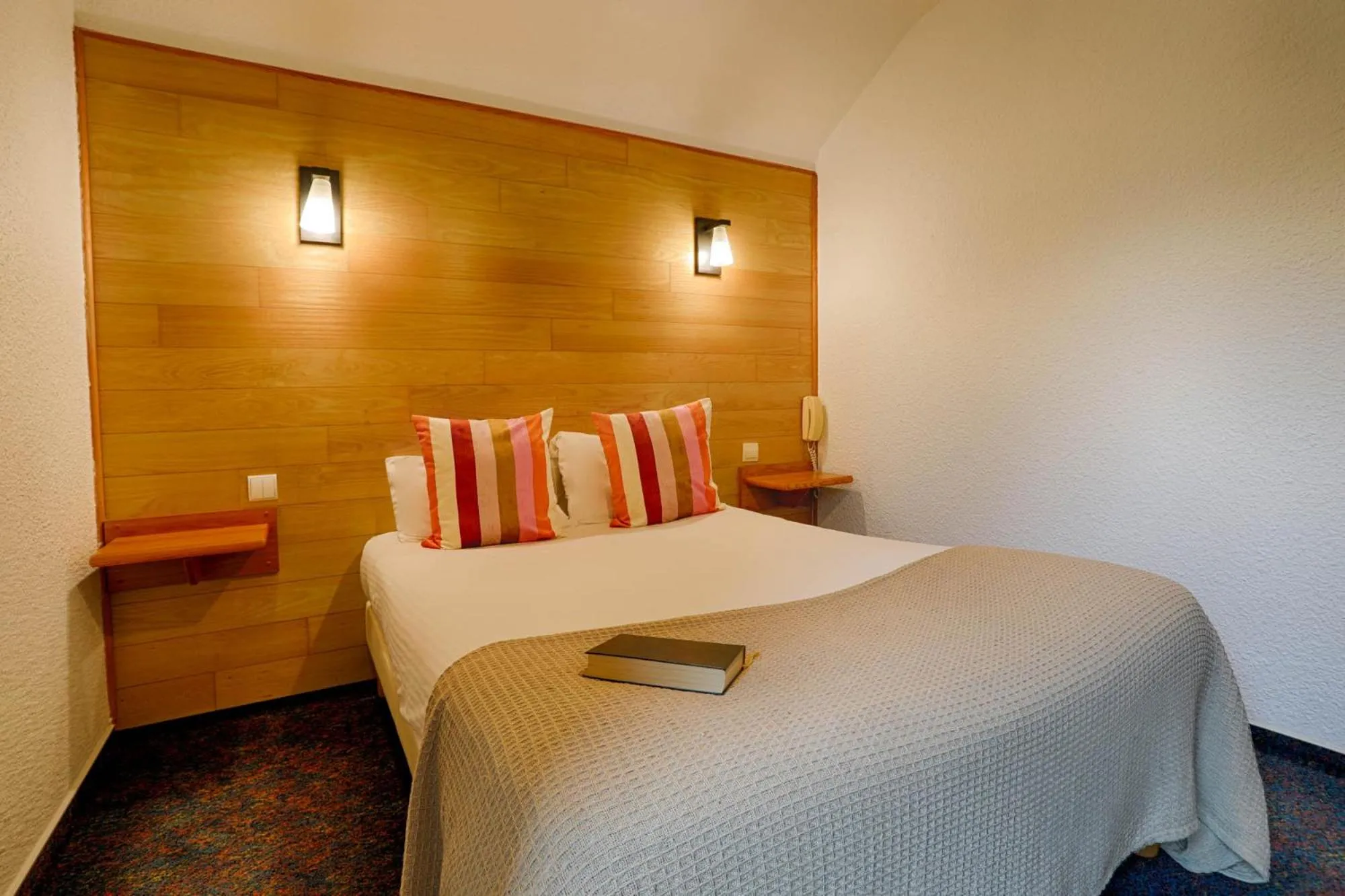 Photo of the whole room, Bed in Hotel Le Branhoc - Brit Hotel Auray