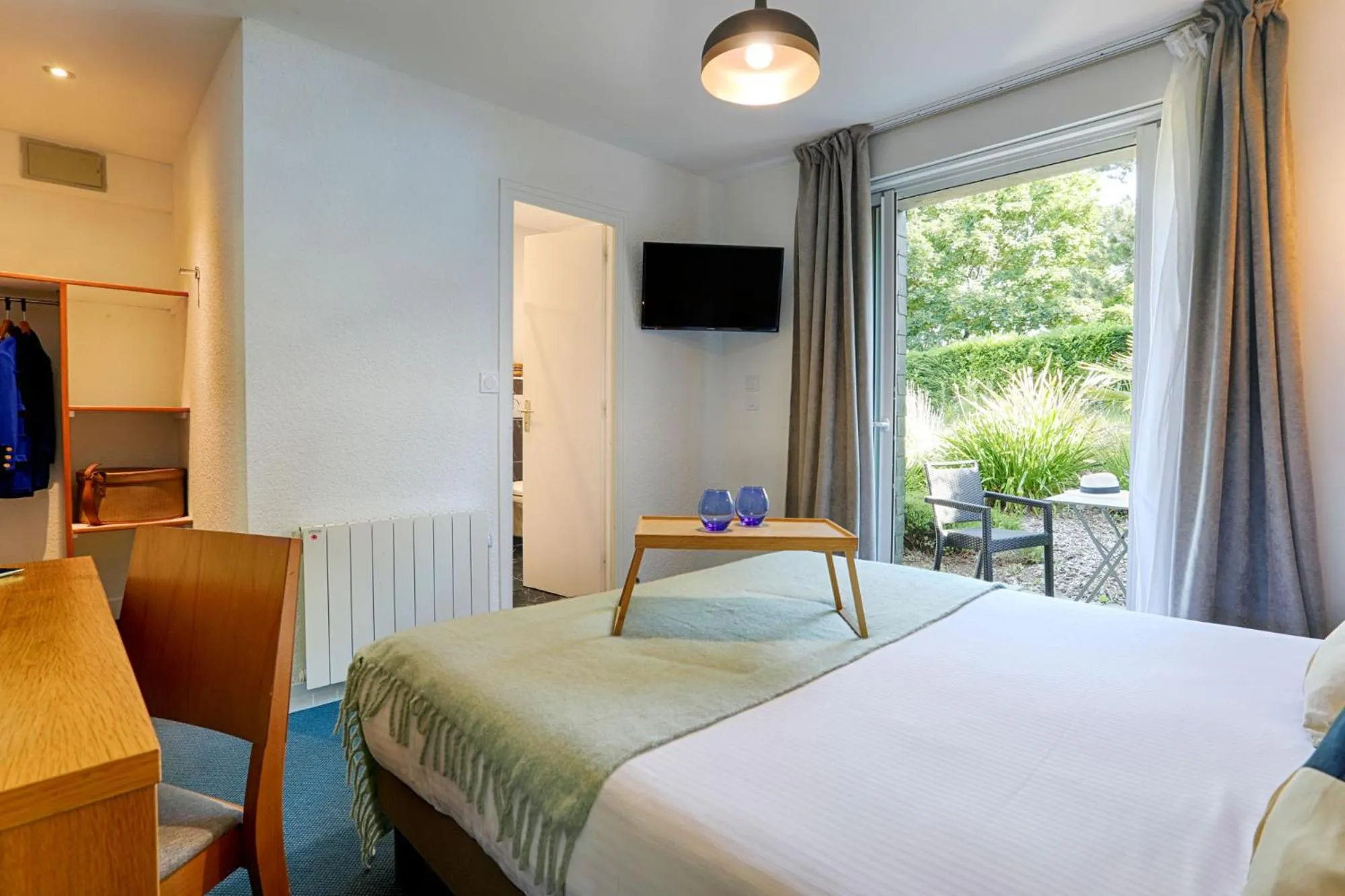 TV and multimedia, Bed in Hotel Le Branhoc - Brit Hotel Auray
