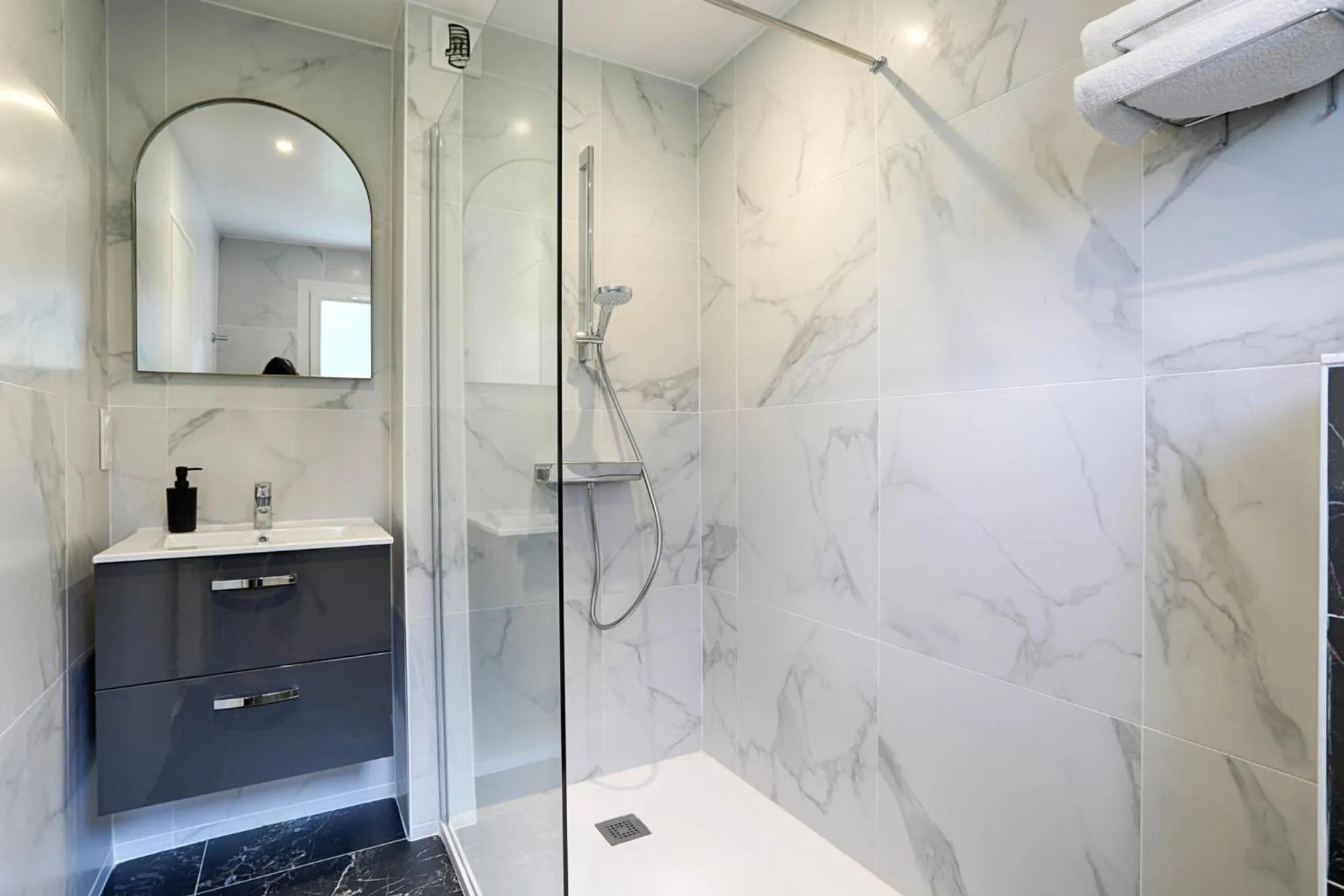 Bathroom in Hotel Le Branhoc - Brit Hotel Auray