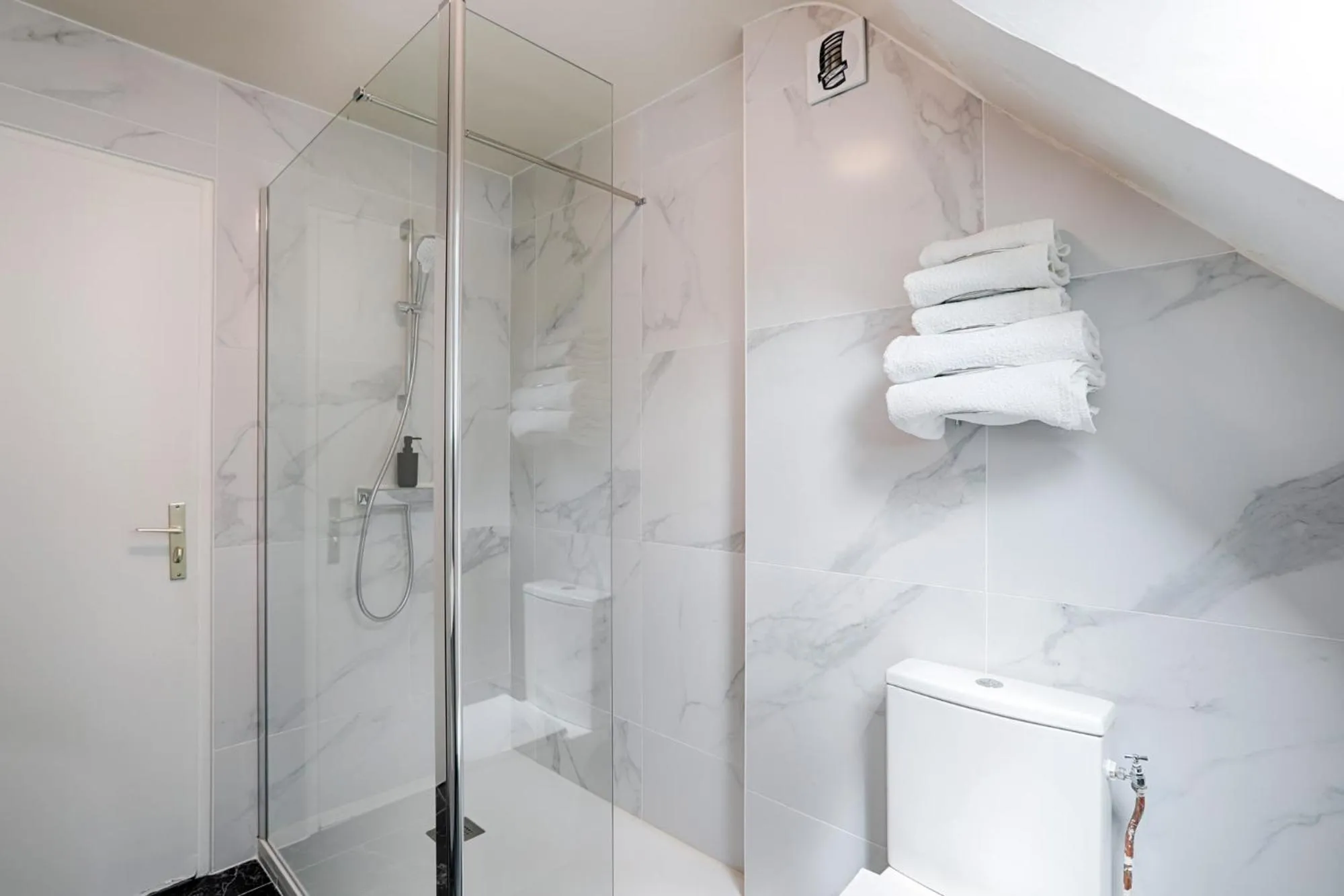 Bathroom in Hotel Le Branhoc - Brit Hotel Auray