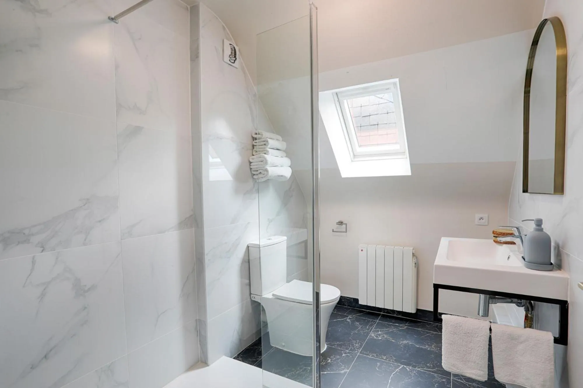 Bathroom in Hotel Le Branhoc - Brit Hotel Auray