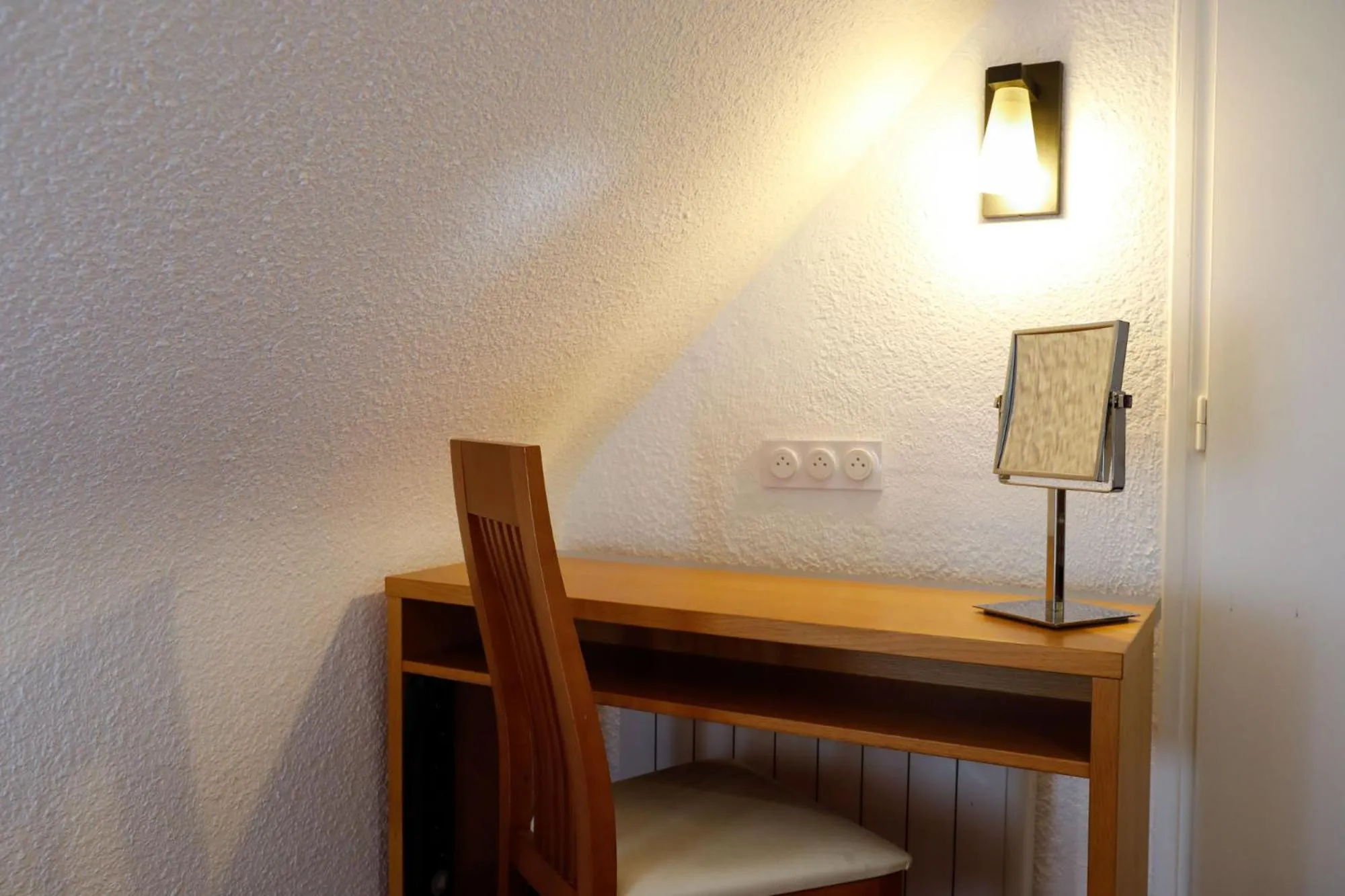 Dining area in Hotel Le Branhoc - Brit Hotel Auray