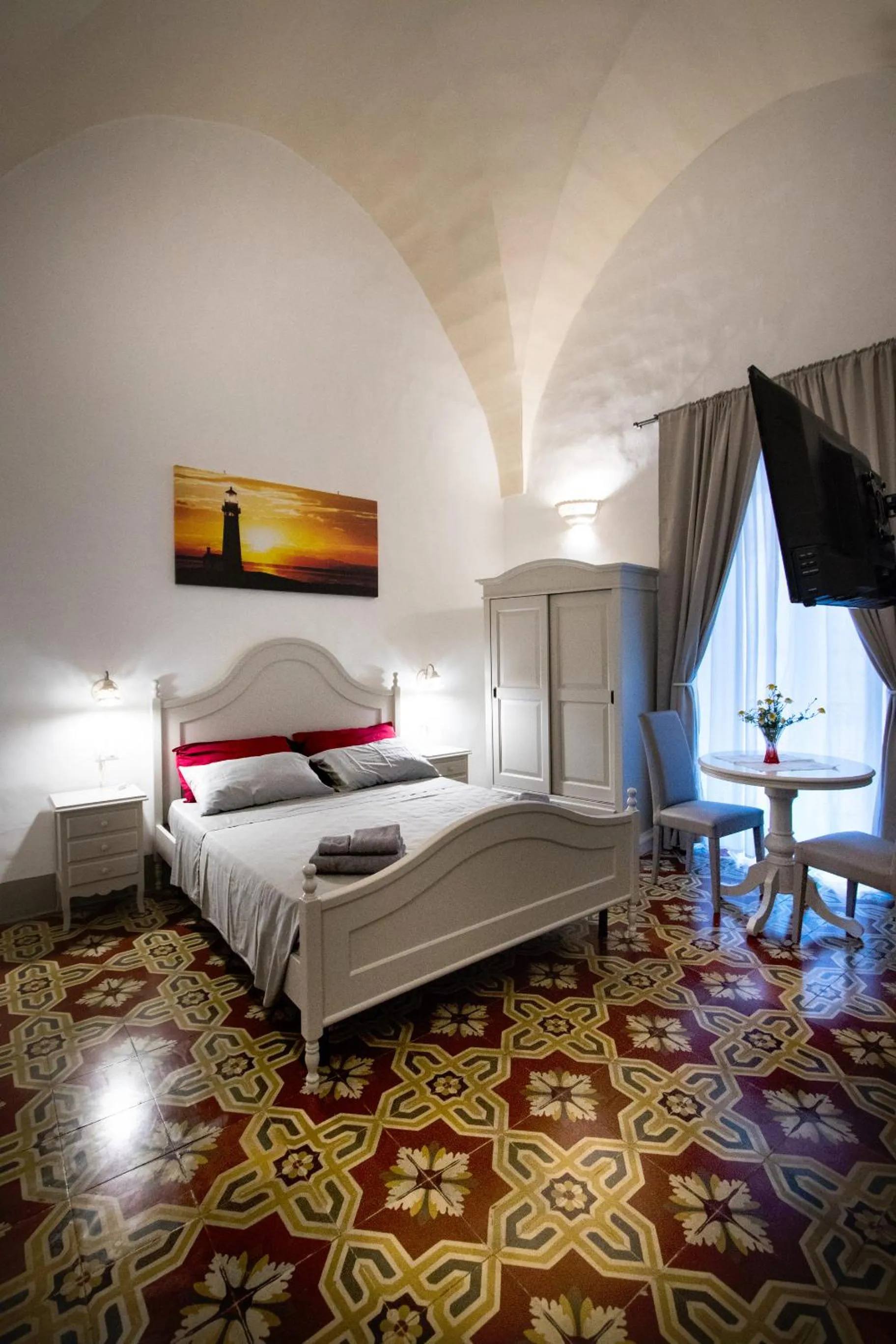 Photo of the whole room in Le Finestre Su Porta Carrese - Luxury Rooms