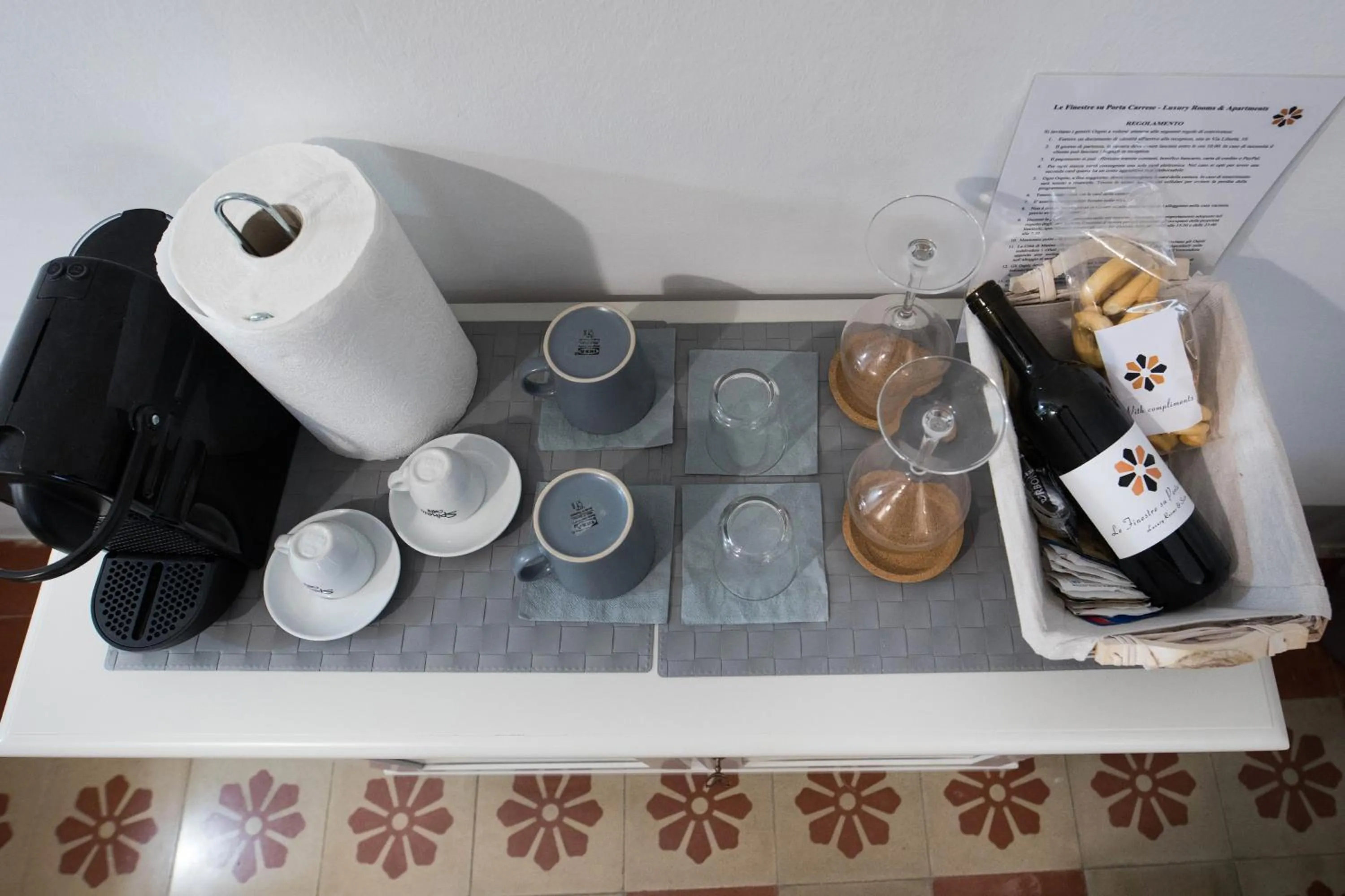 Coffee/tea facilities in Le Finestre Su Porta Carrese - Luxury Rooms