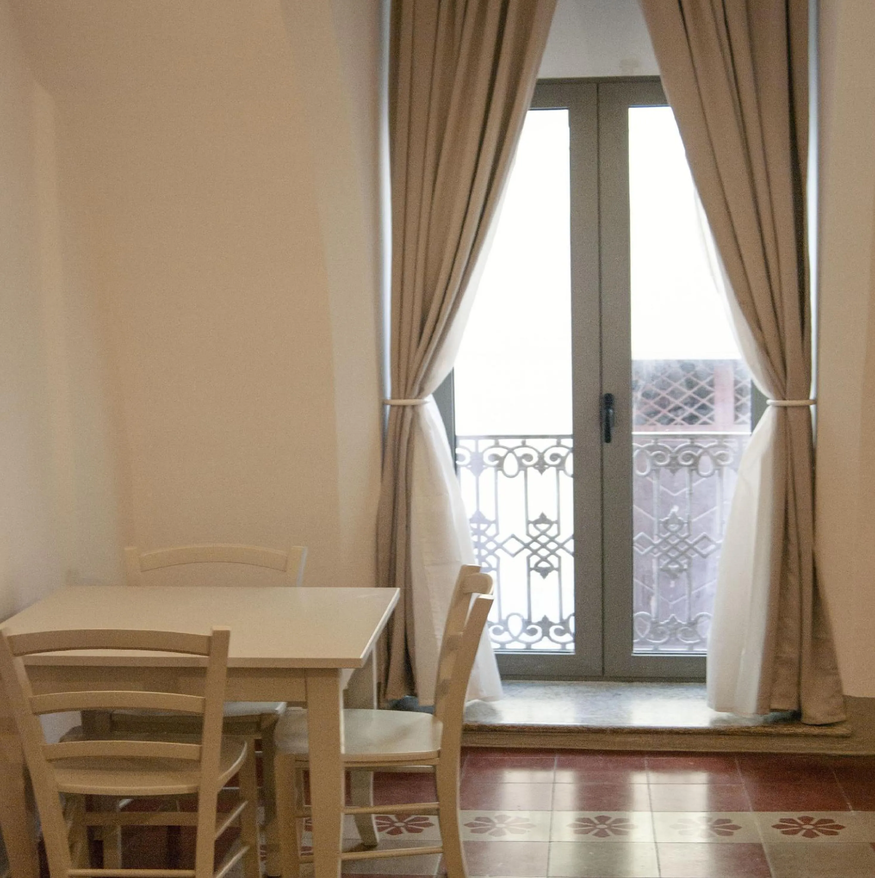 Dining area in Le Finestre Su Porta Carrese - Luxury Rooms