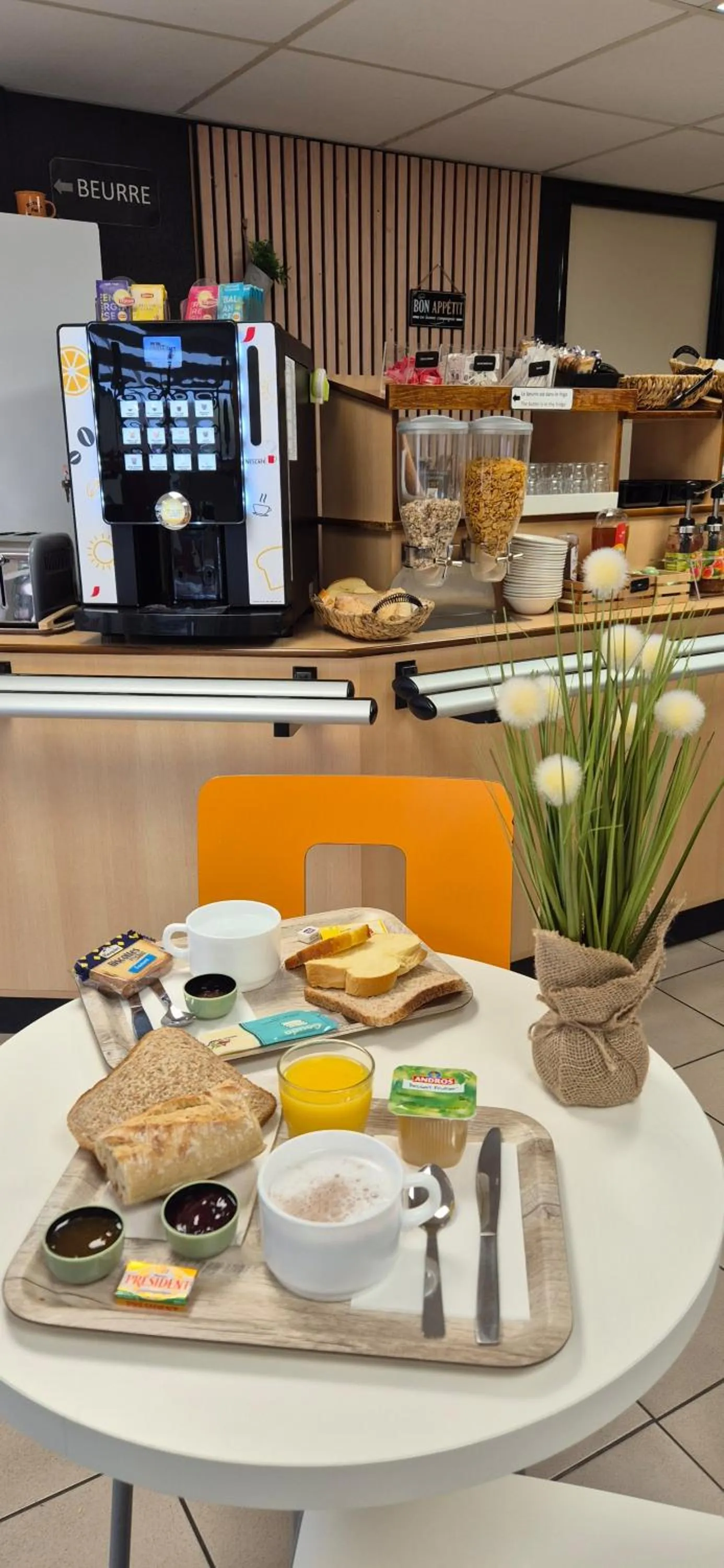 Buffet breakfast in Première Classe Chateauroux - Saint Maur