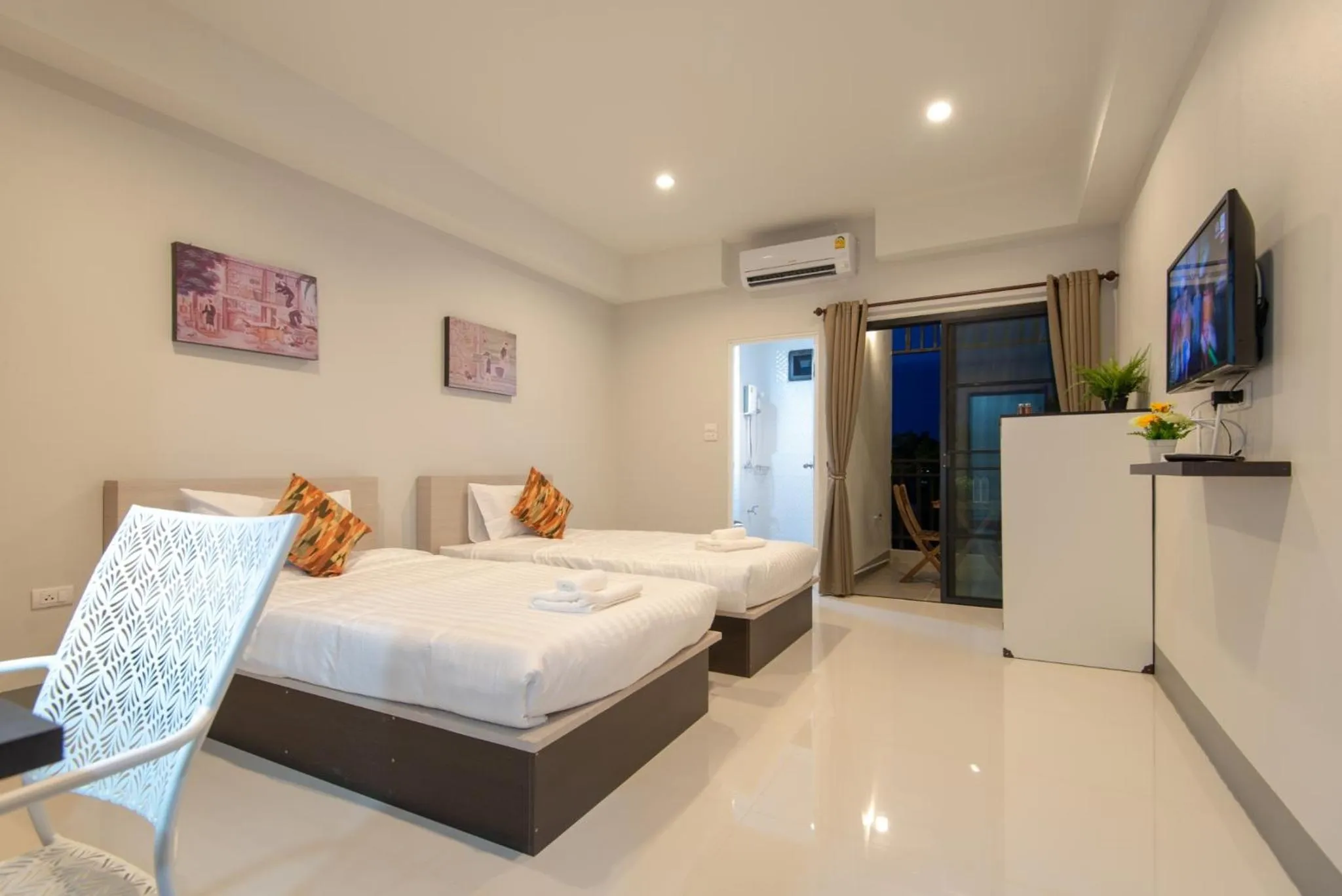 Photo of the whole room, Bed in J2 Residence Chiang Rai