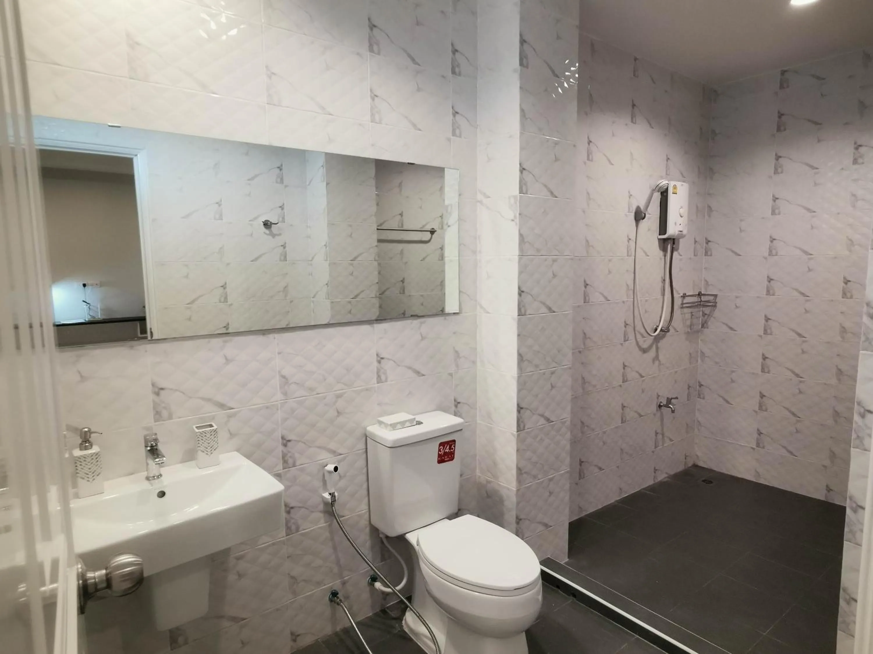 Shower in J2 Residence Chiang Rai