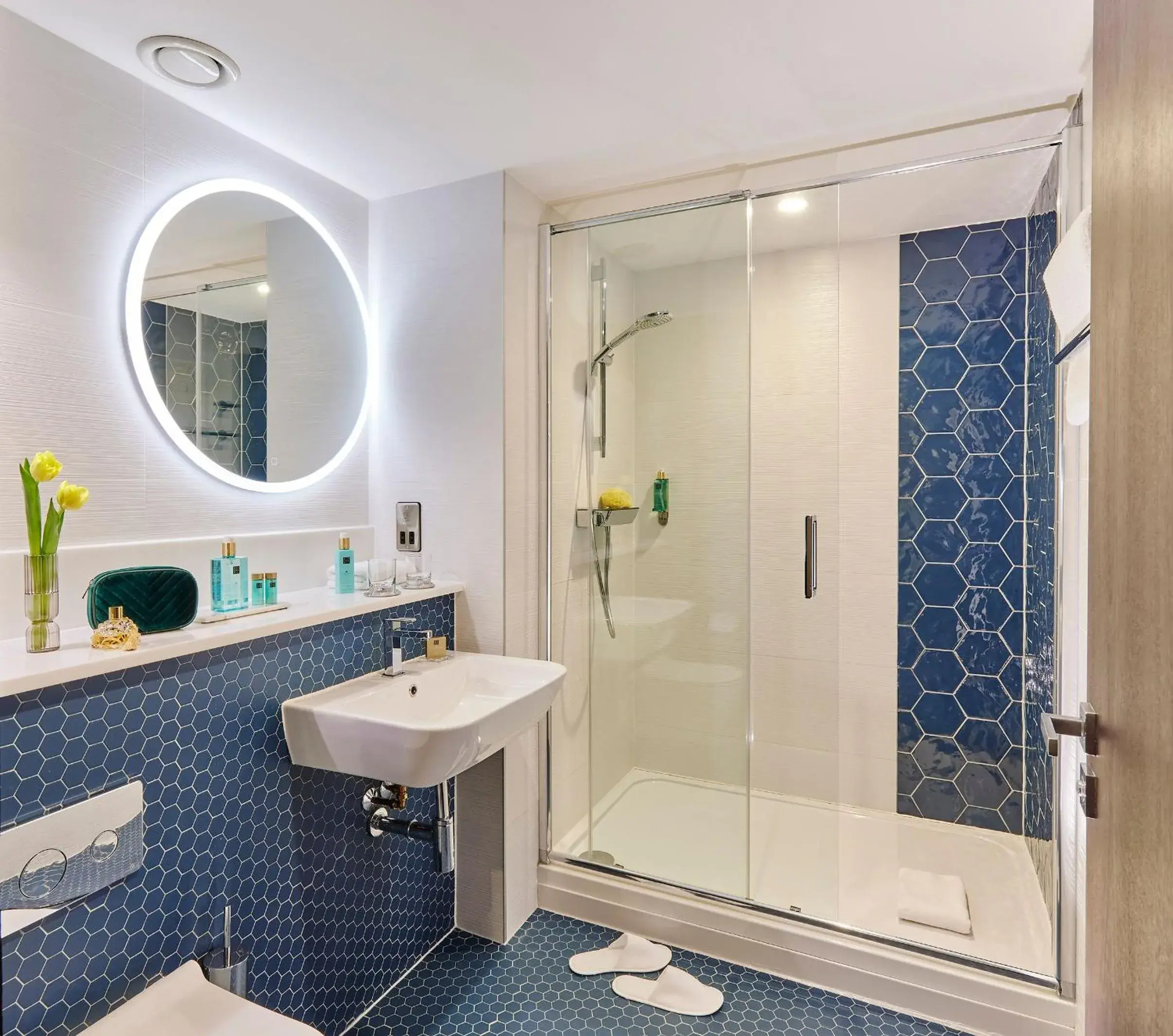 Shower, Bathroom in The Grafton Hotel