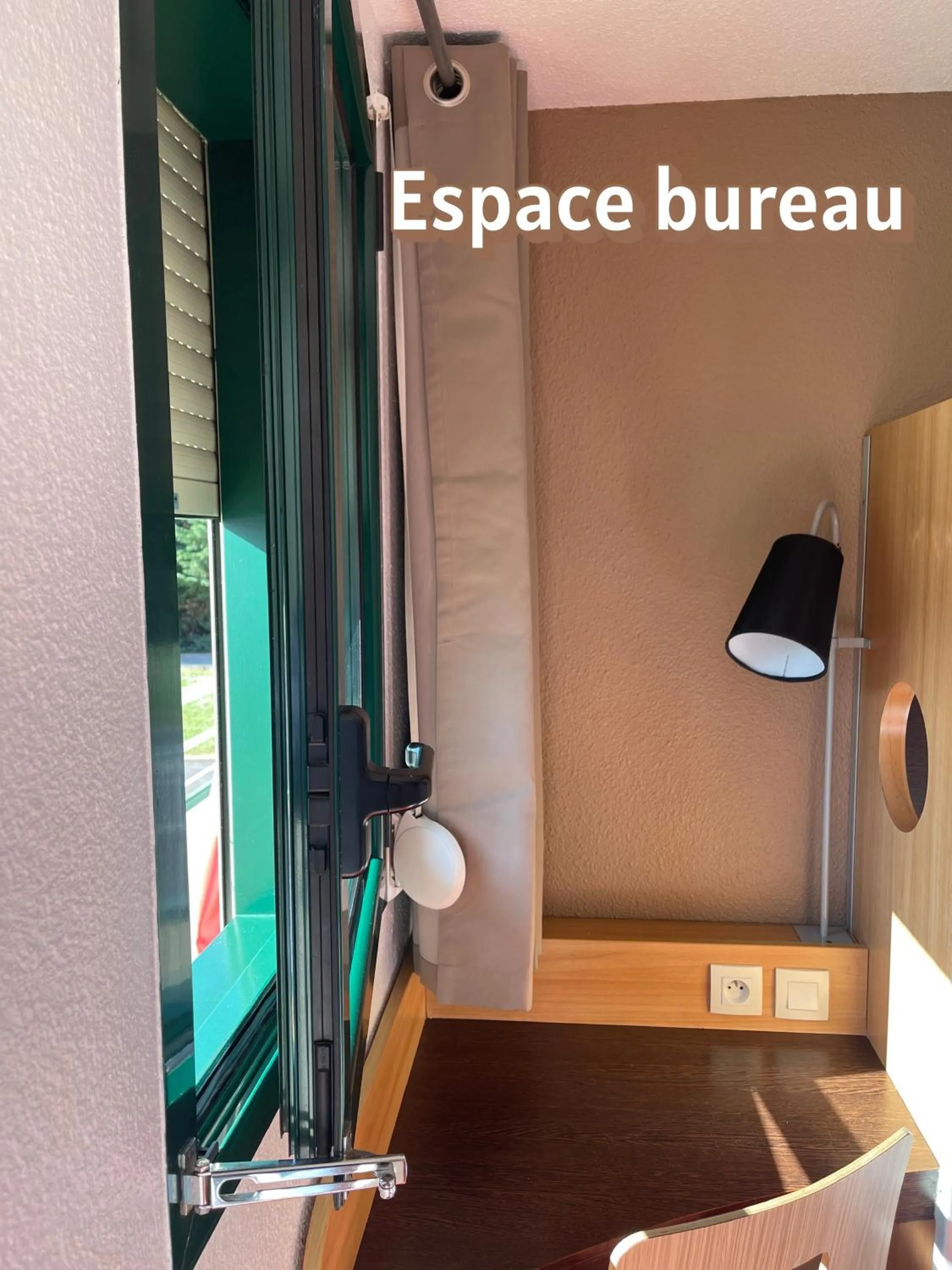 Seating area in Premiere Classe Amiens Est - Glisy