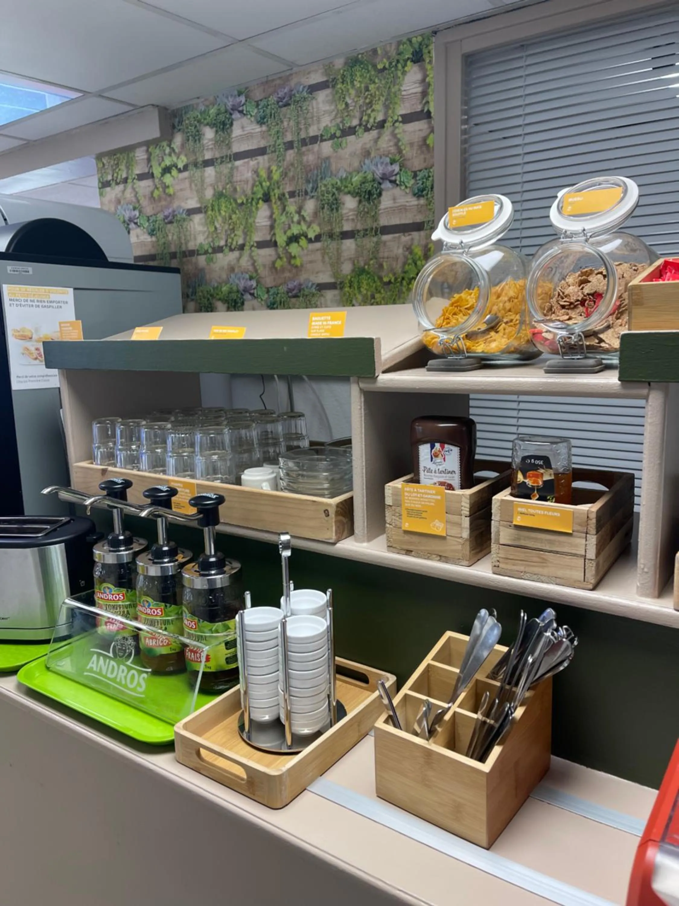 Buffet breakfast in Premiere Classe Amiens Est - Glisy