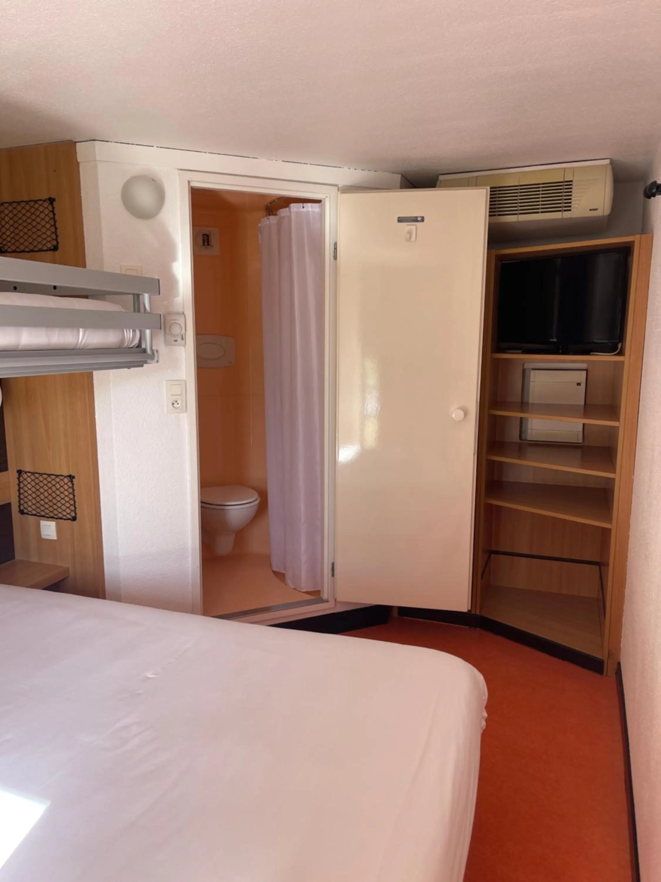 Bedroom, Bed in Premiere Classe Amiens Est - Glisy