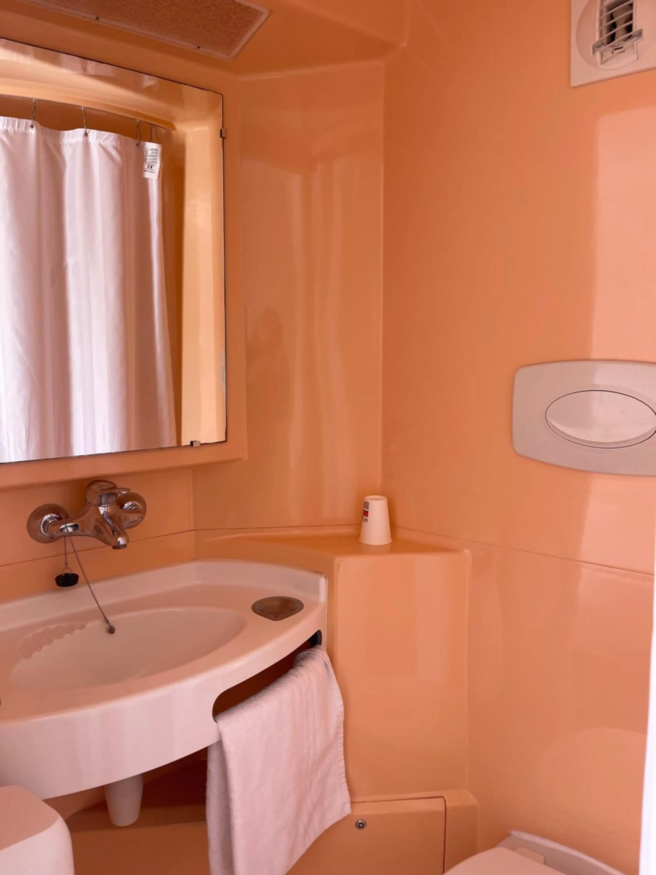 Bathroom in Premiere Classe Amiens Est - Glisy