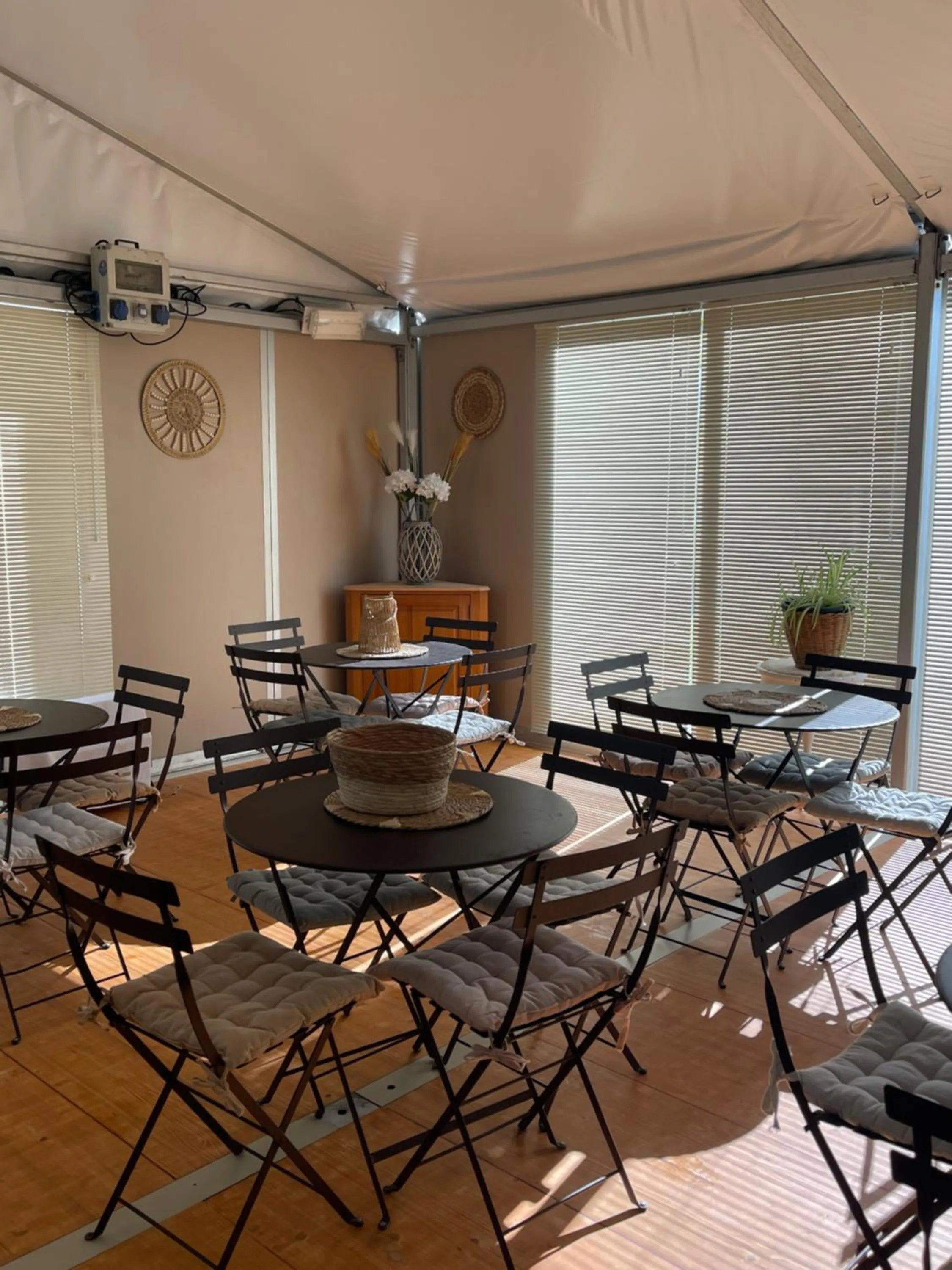 Patio in Premiere Classe Amiens Est - Glisy