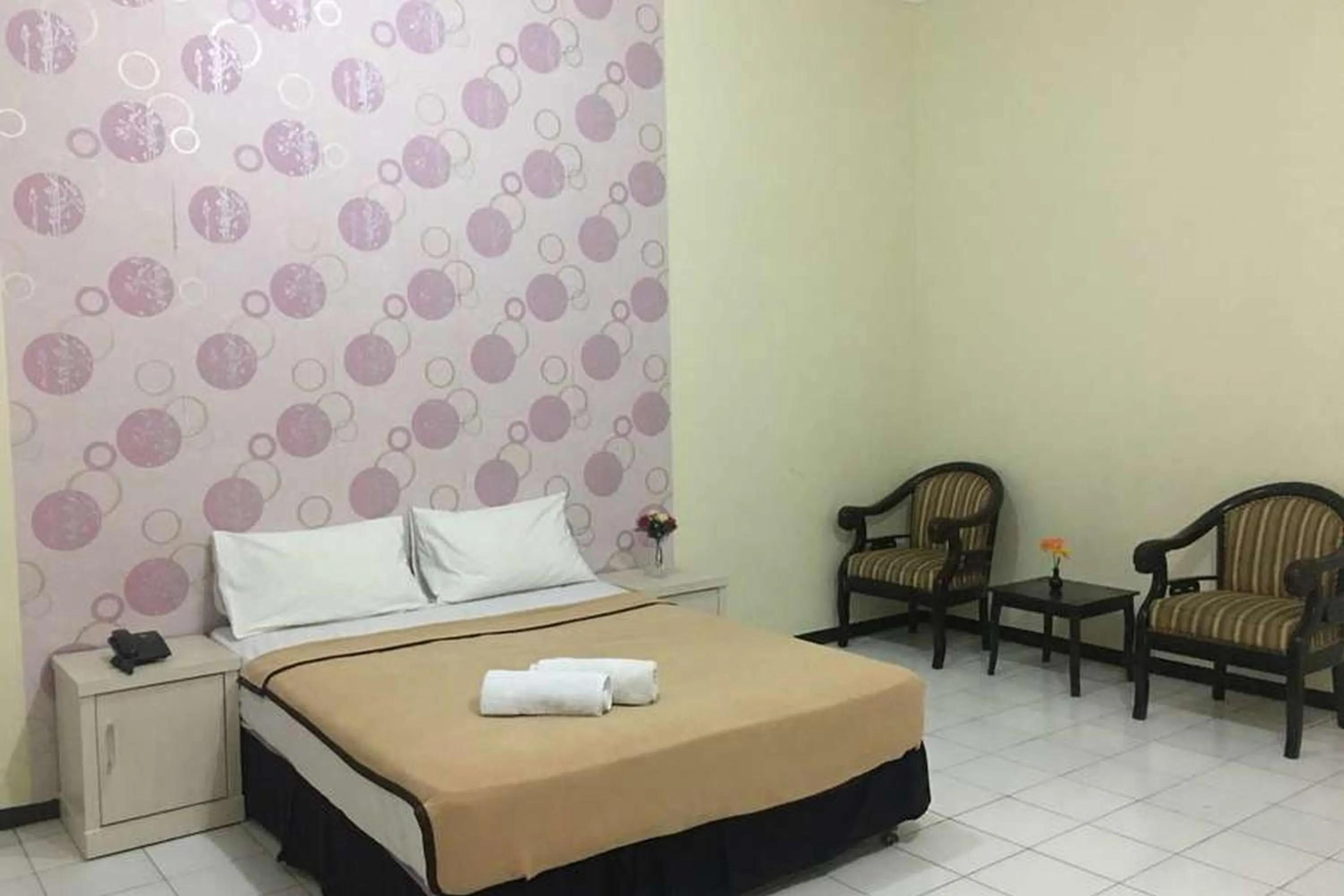 Bed in SMESA Edotel Syariah Surabaya Mitra RedDoorz