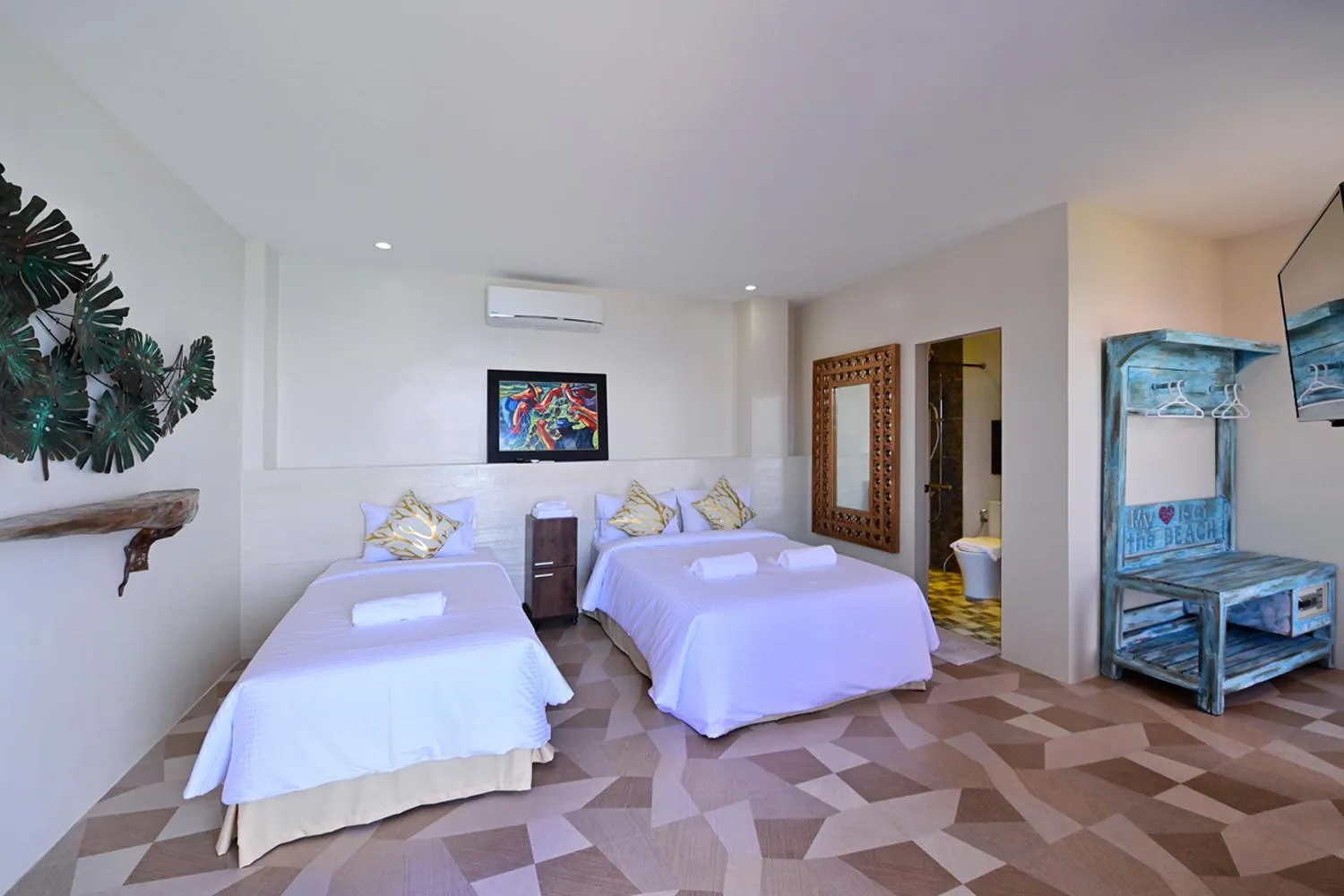 Bed in Oslob Whale Shark Resort