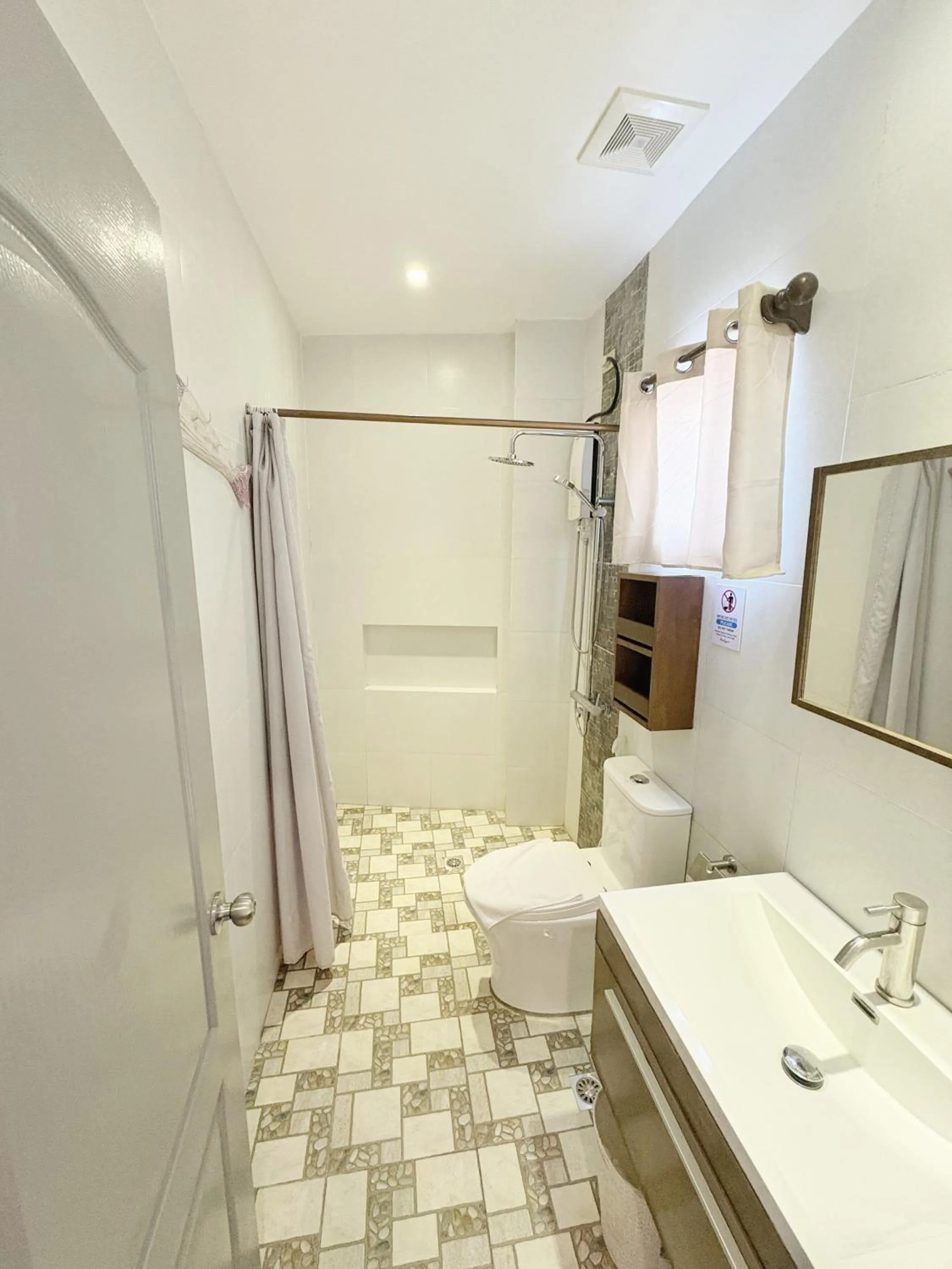 Shower in Oslob Whale Shark Resort