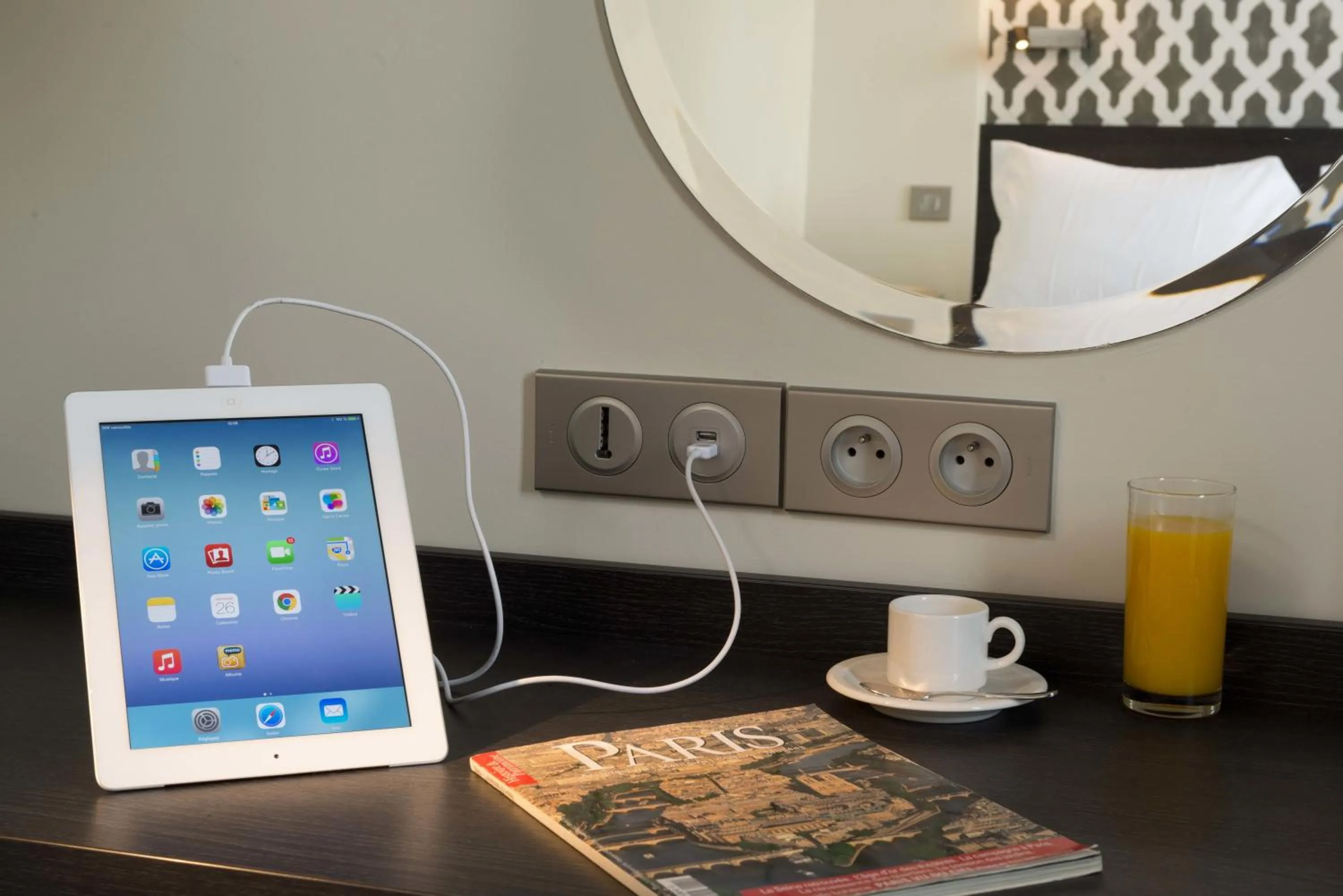 Decorative detail in Hôtel Henri IV Rive Gauche