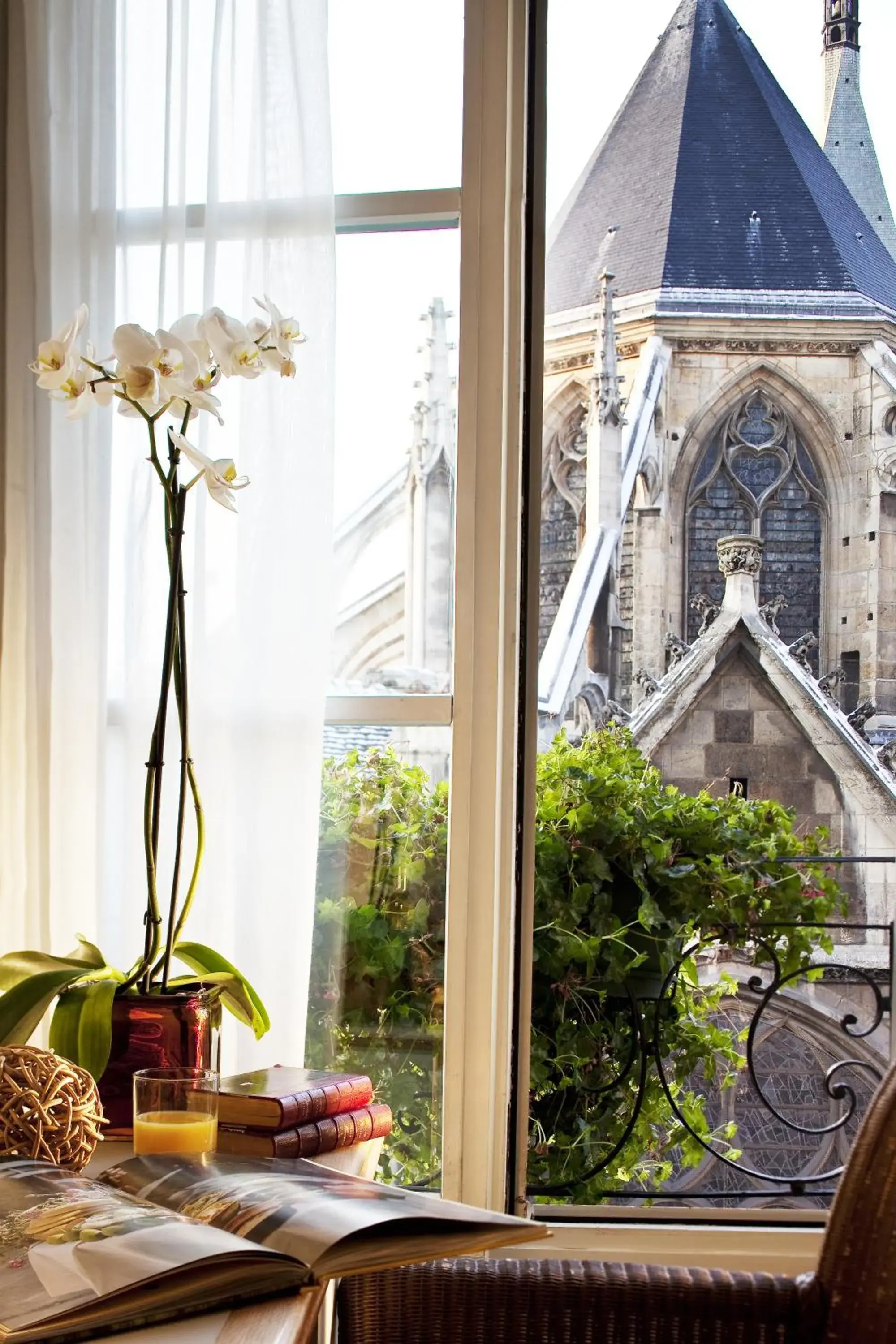 Landmark view in Hôtel Henri IV Rive Gauche Landmark view in Hôtel Henri IV Rive Gauche