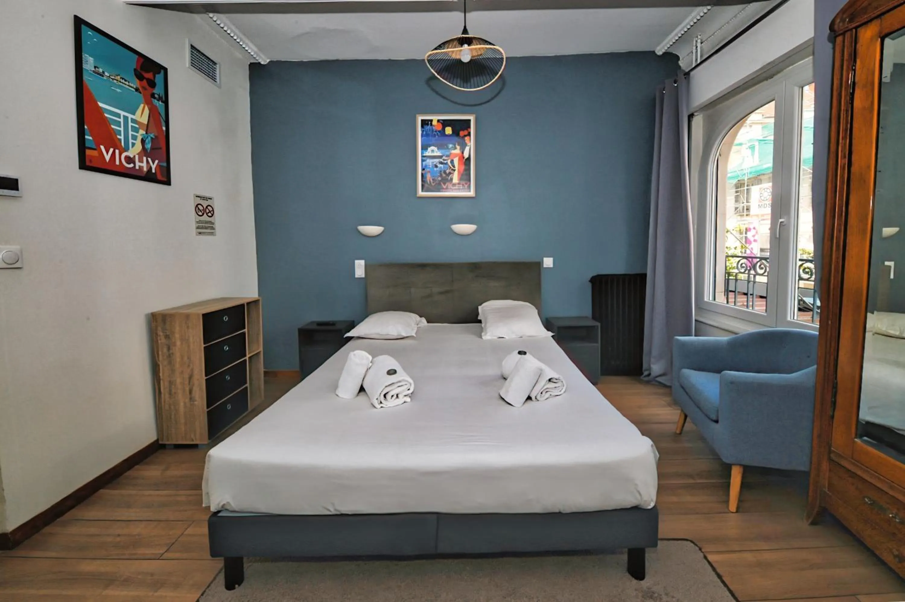 Bed in Hôtel & Restaurant Le Patio VICHY