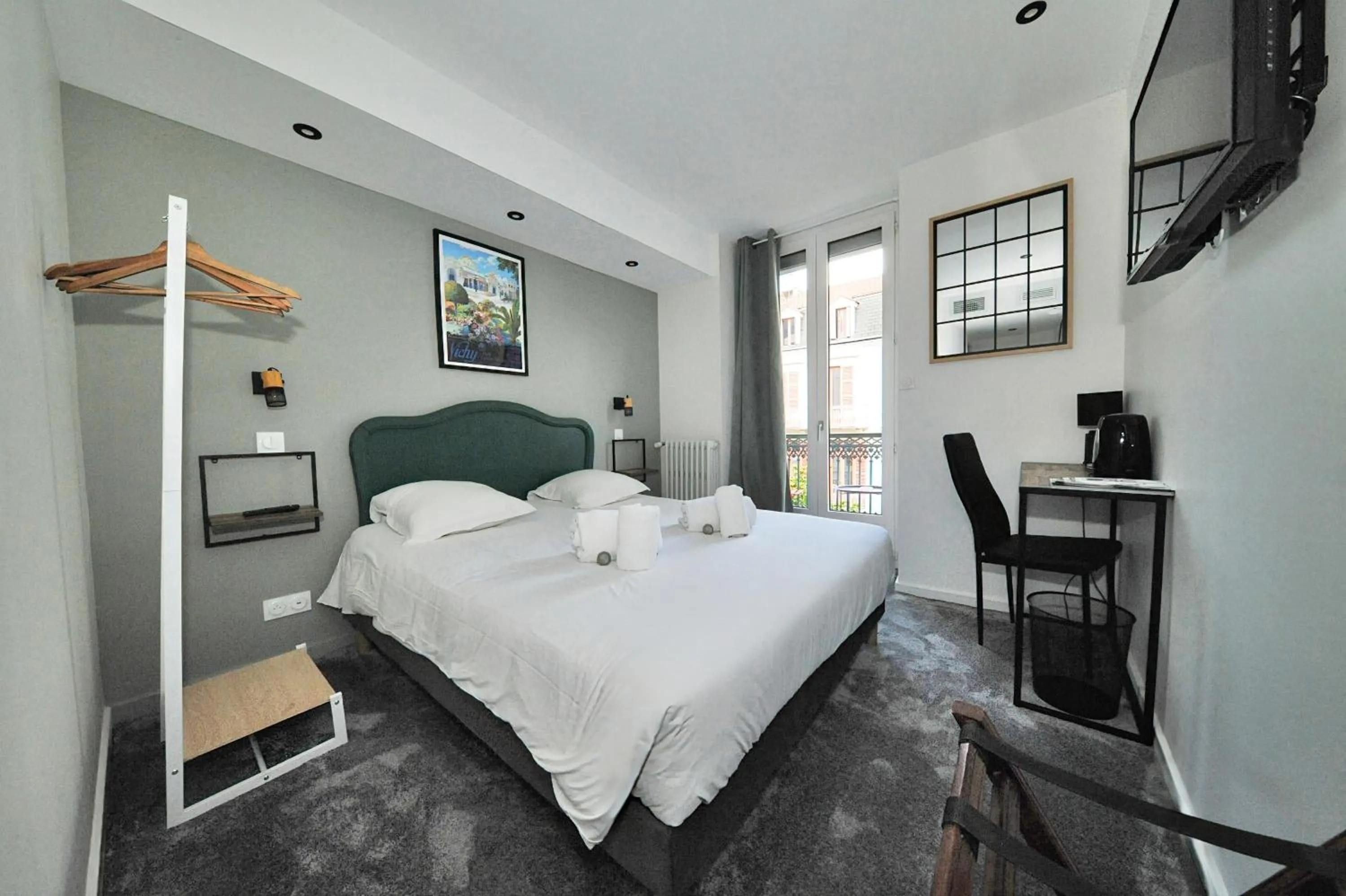 Bed in Hôtel & Restaurant Le Patio VICHY