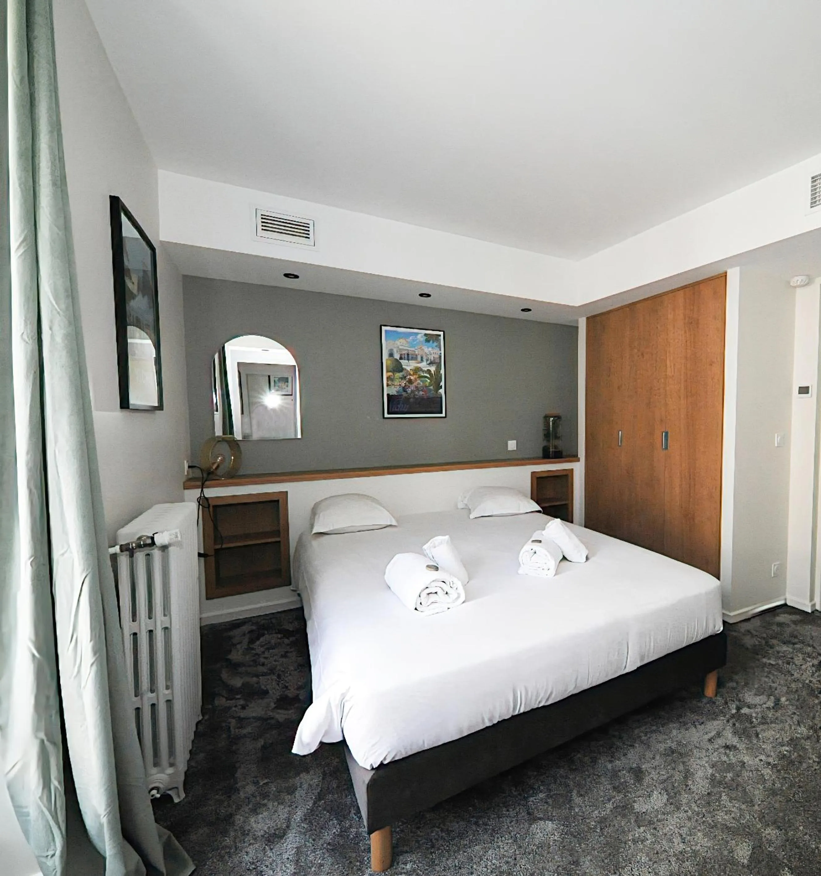 Bed in Hôtel & Restaurant Le Patio VICHY