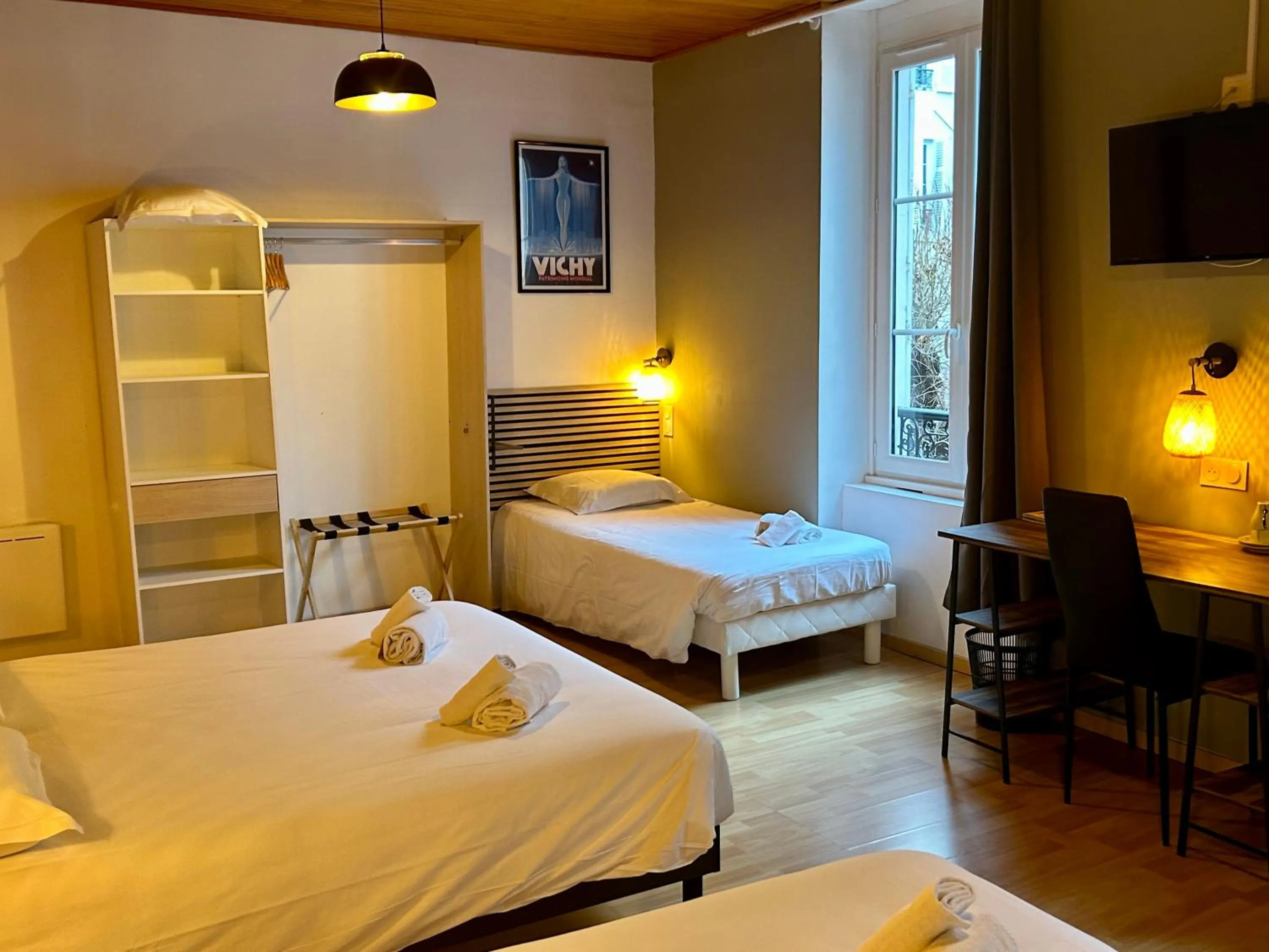 Photo of the whole room, Bed in Hôtel & Restaurant Le Patio VICHY