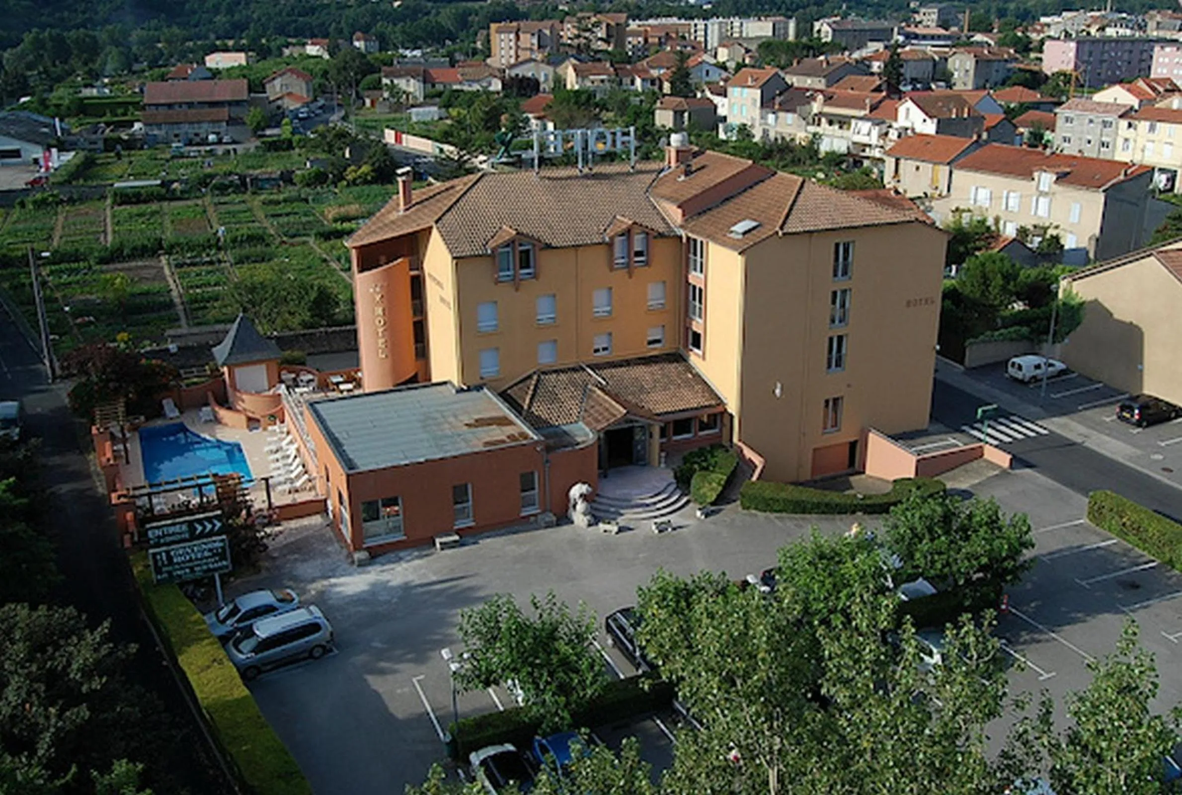 Facade/entrance in Cévenol Hôtel