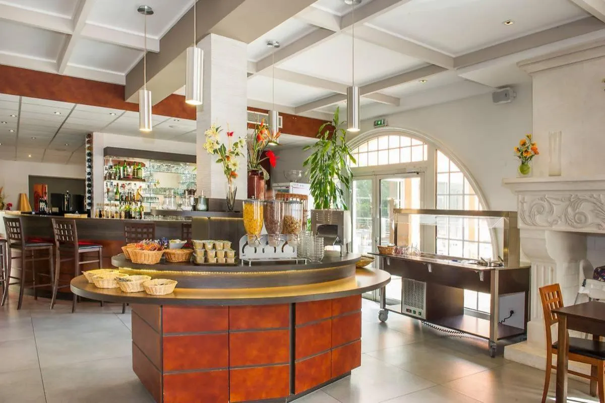 Buffet breakfast in Cévenol Hôtel