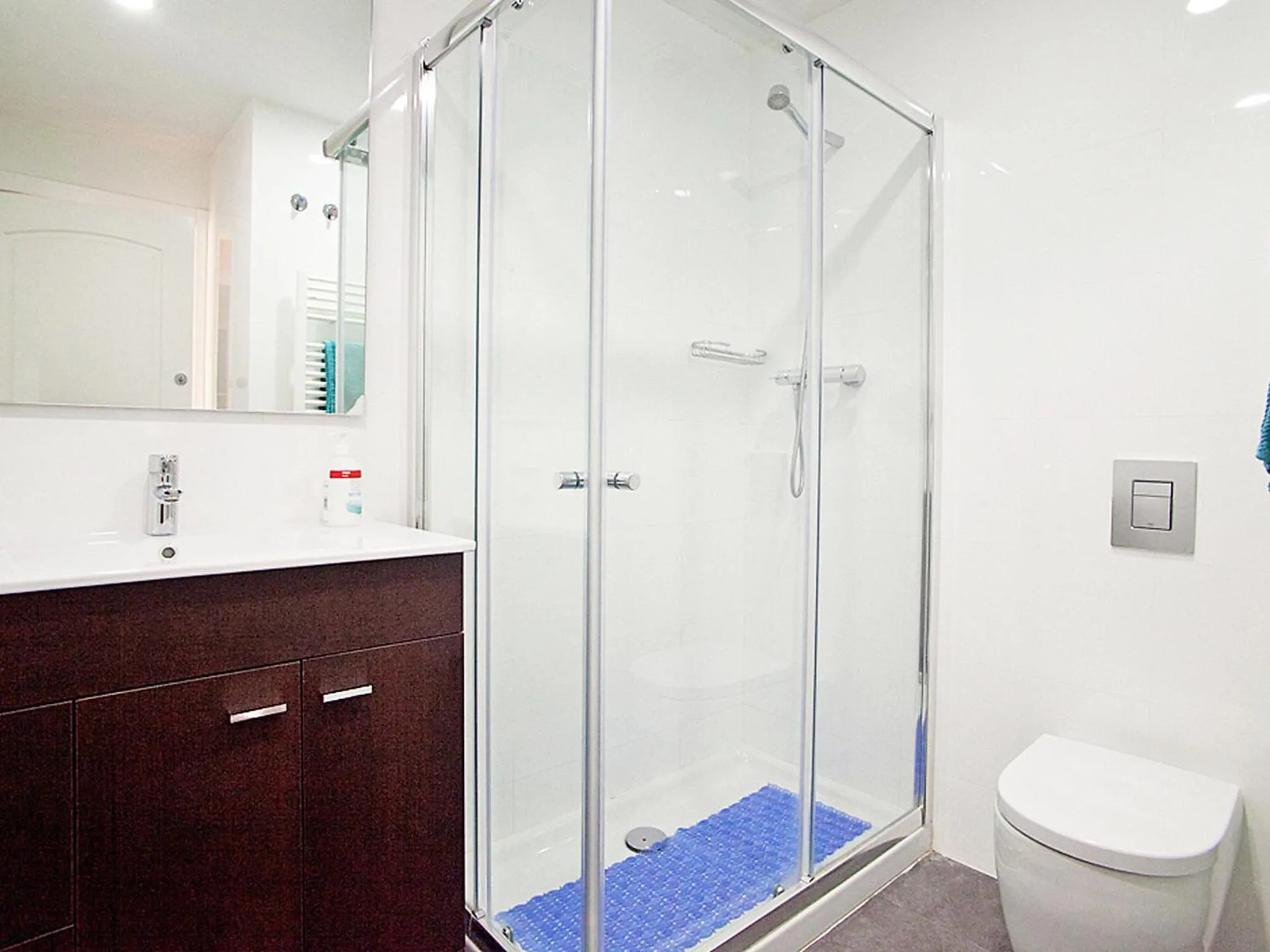 Photo of the whole room in Apartment Eixample Esquerre Gran Via Balmes by Interhome