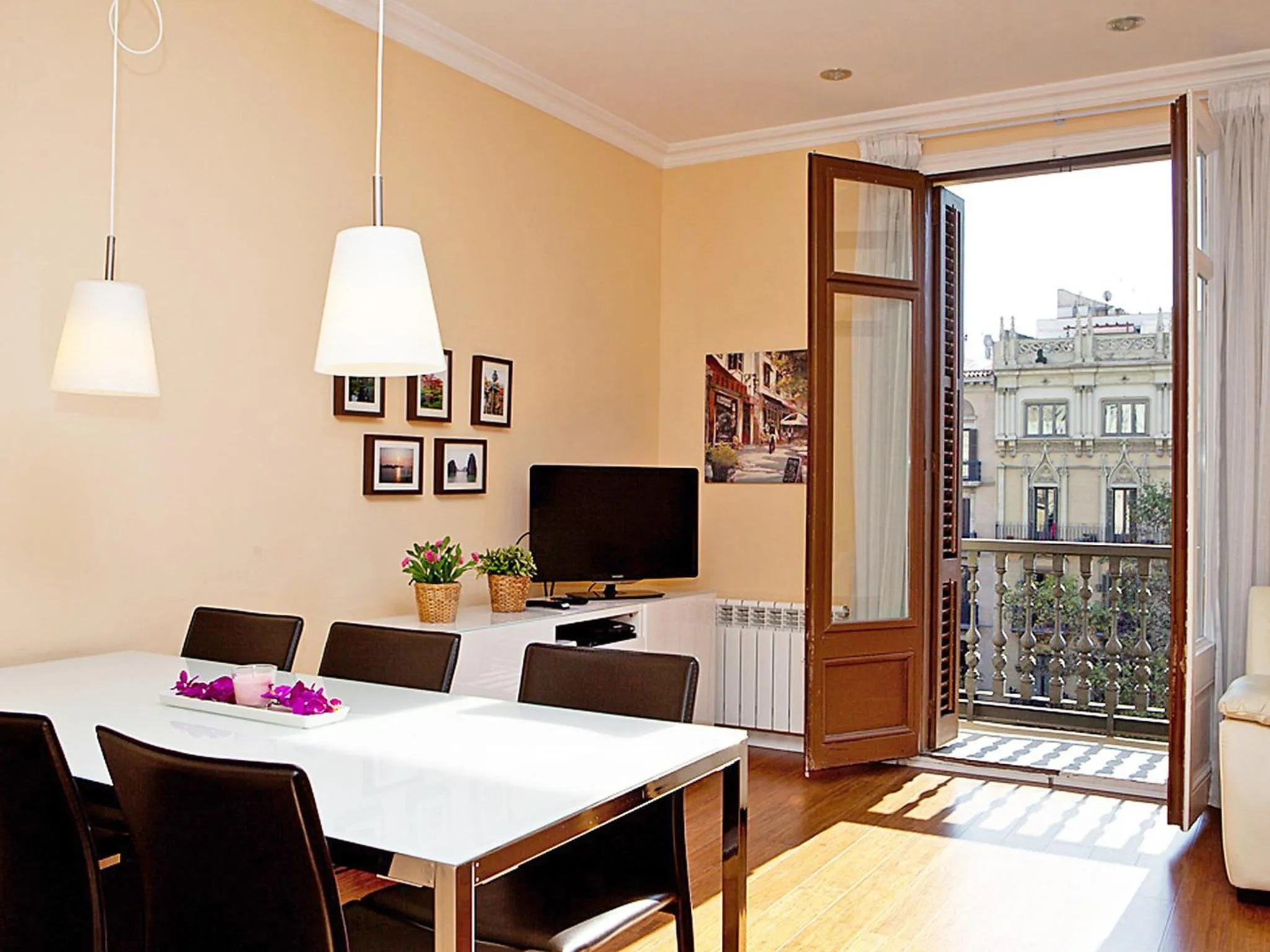 Photo of the whole room in Apartment Eixample Esquerre Gran Via Balmes by Interhome