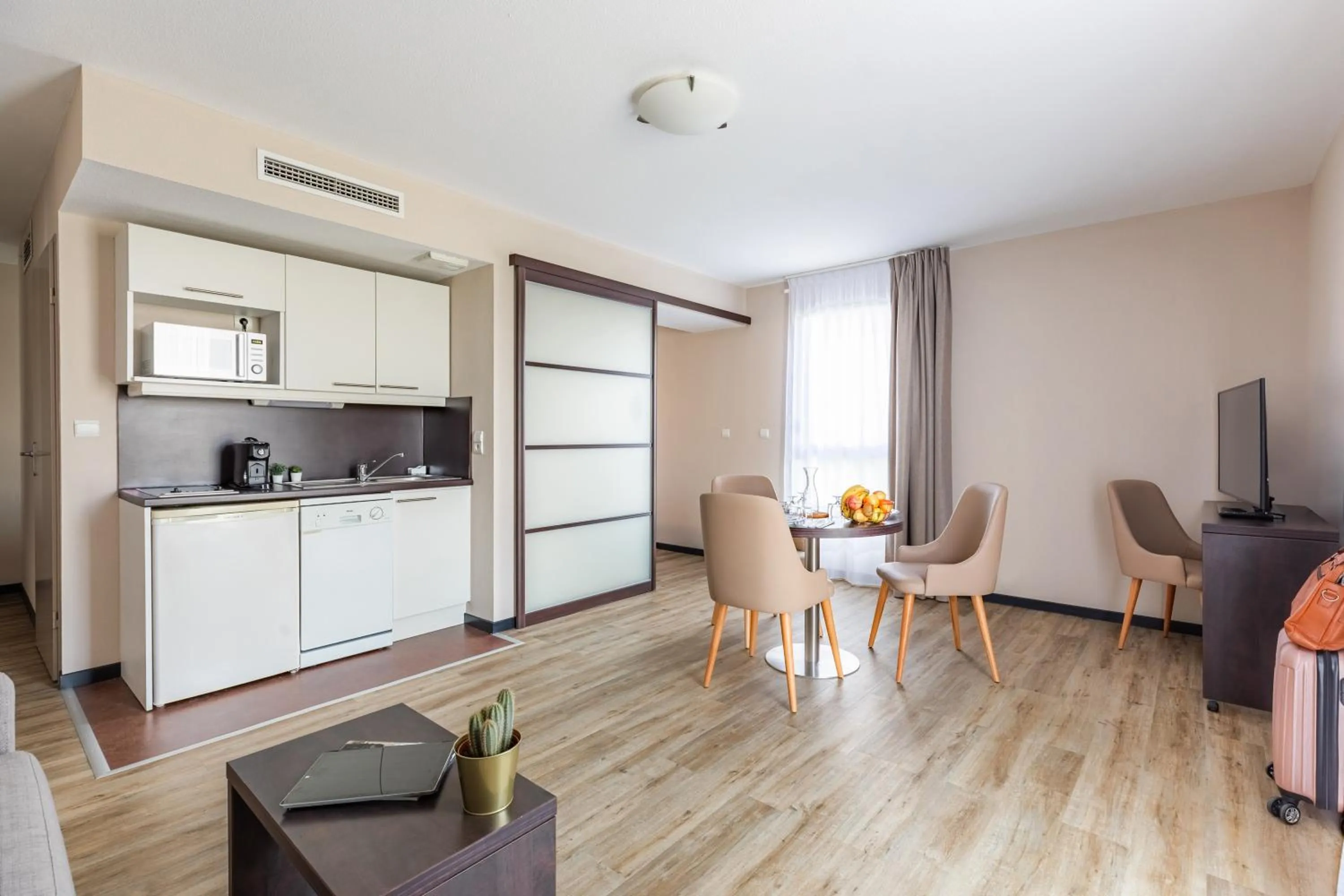 TV and multimedia in Appart’City Confort Nantes Ouest Saint-Herblain