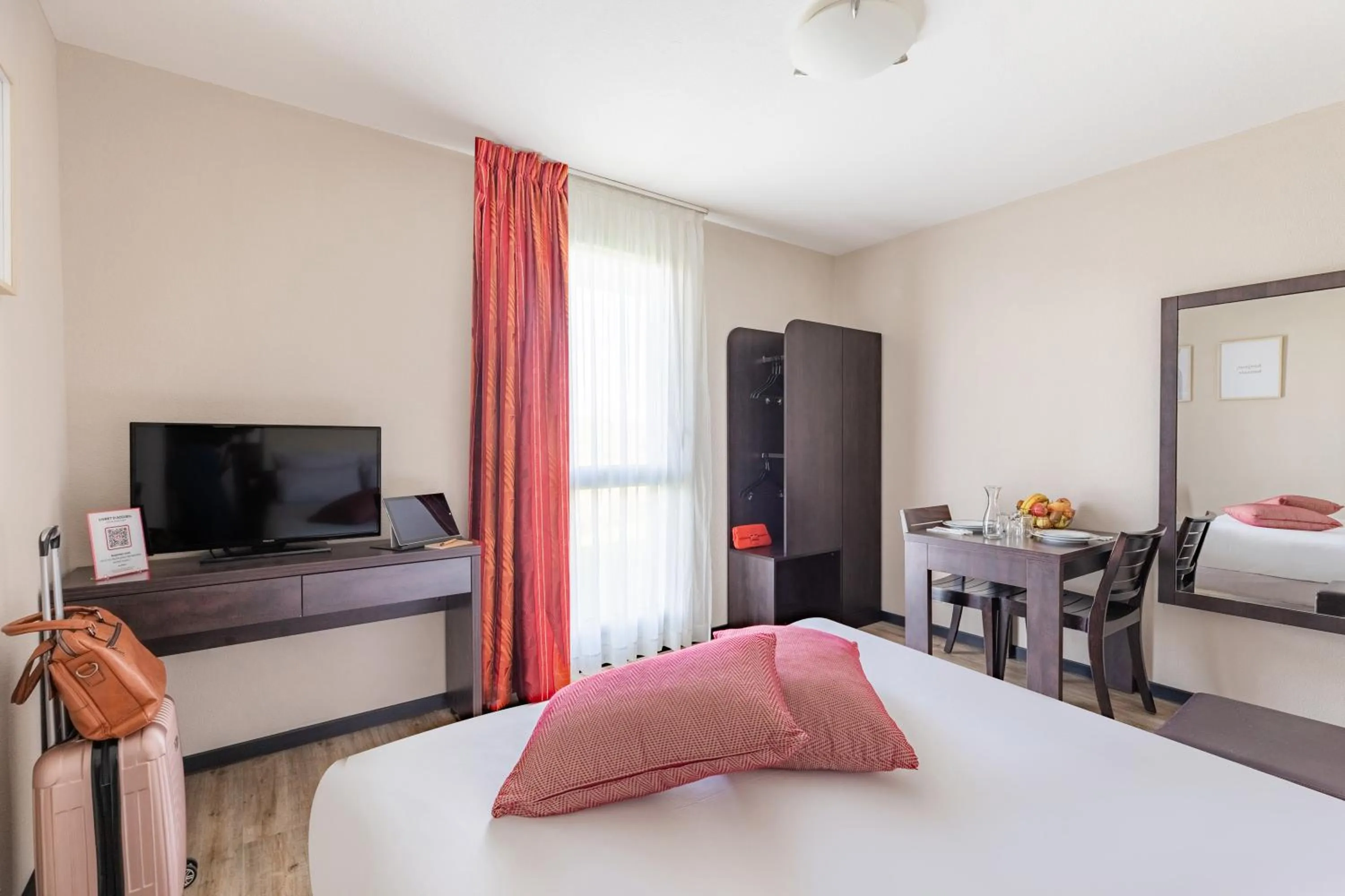 Bedroom, Bed in Appart’City Confort Nantes Ouest Saint-Herblain