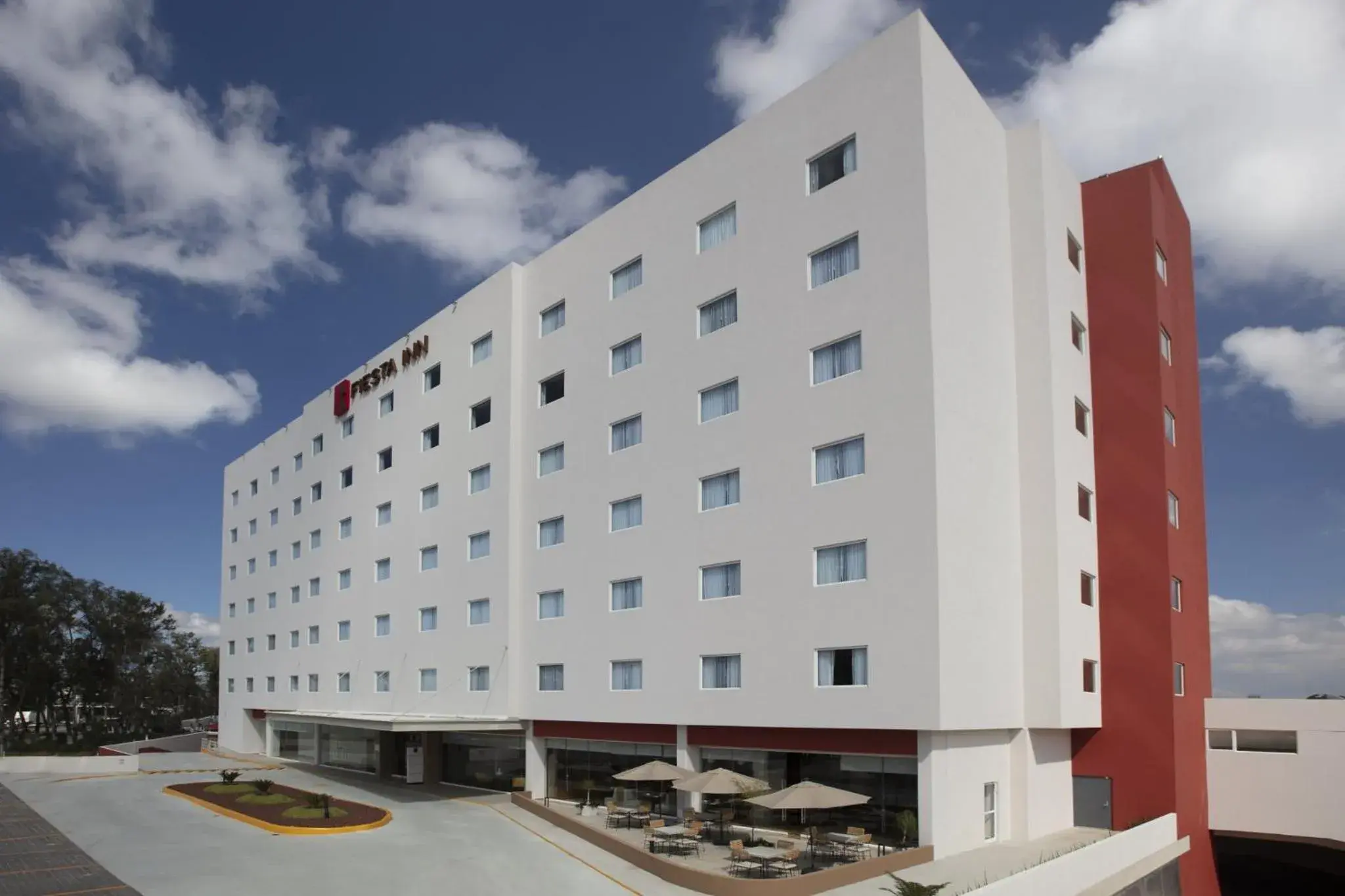 Property building in Fiesta Inn Guadalajara Periferico Poniente Property building in Fiesta Inn Guadalajara Periferico Poniente