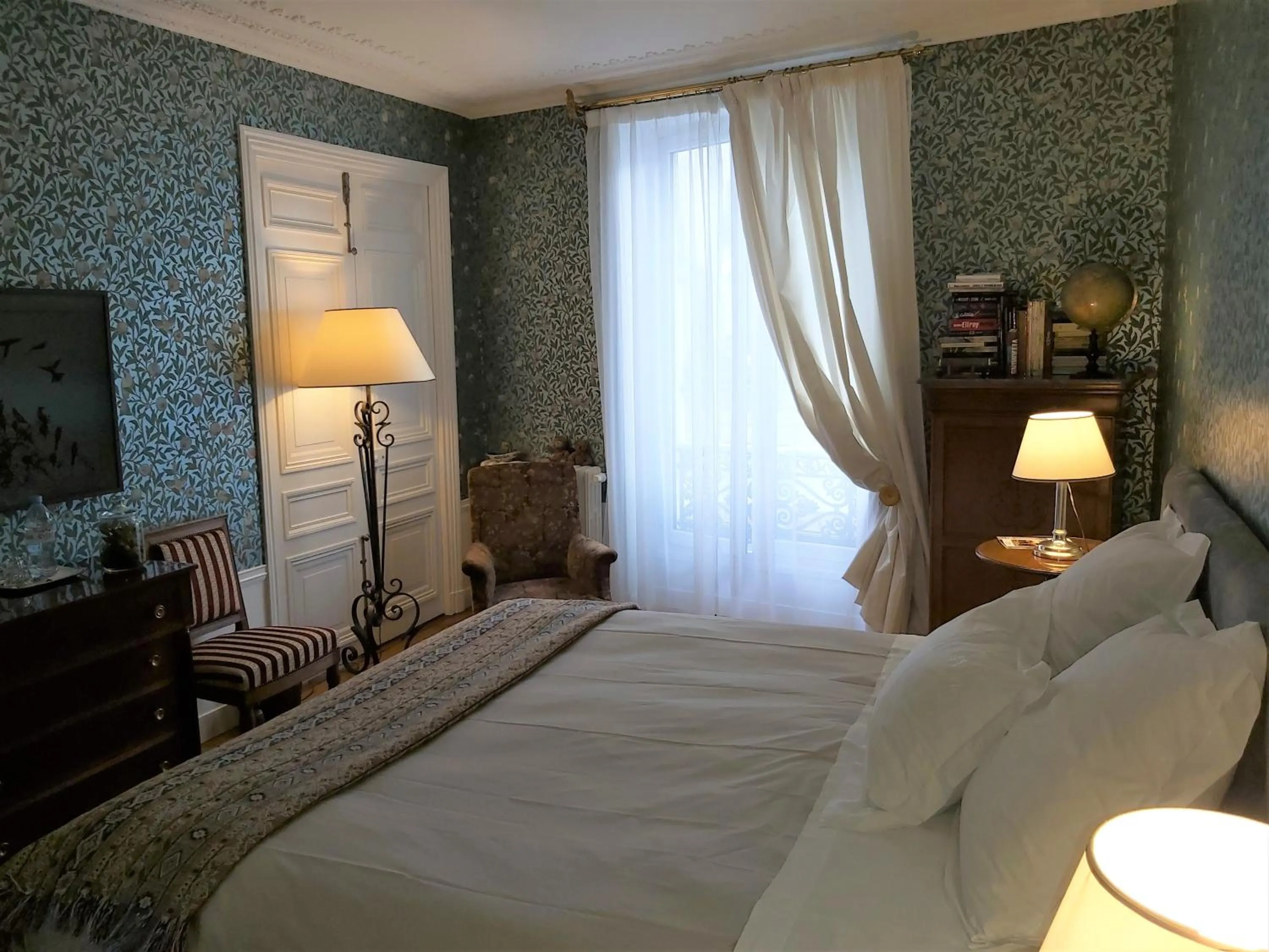 Photo of the whole room, Bed in Le 48 Paris