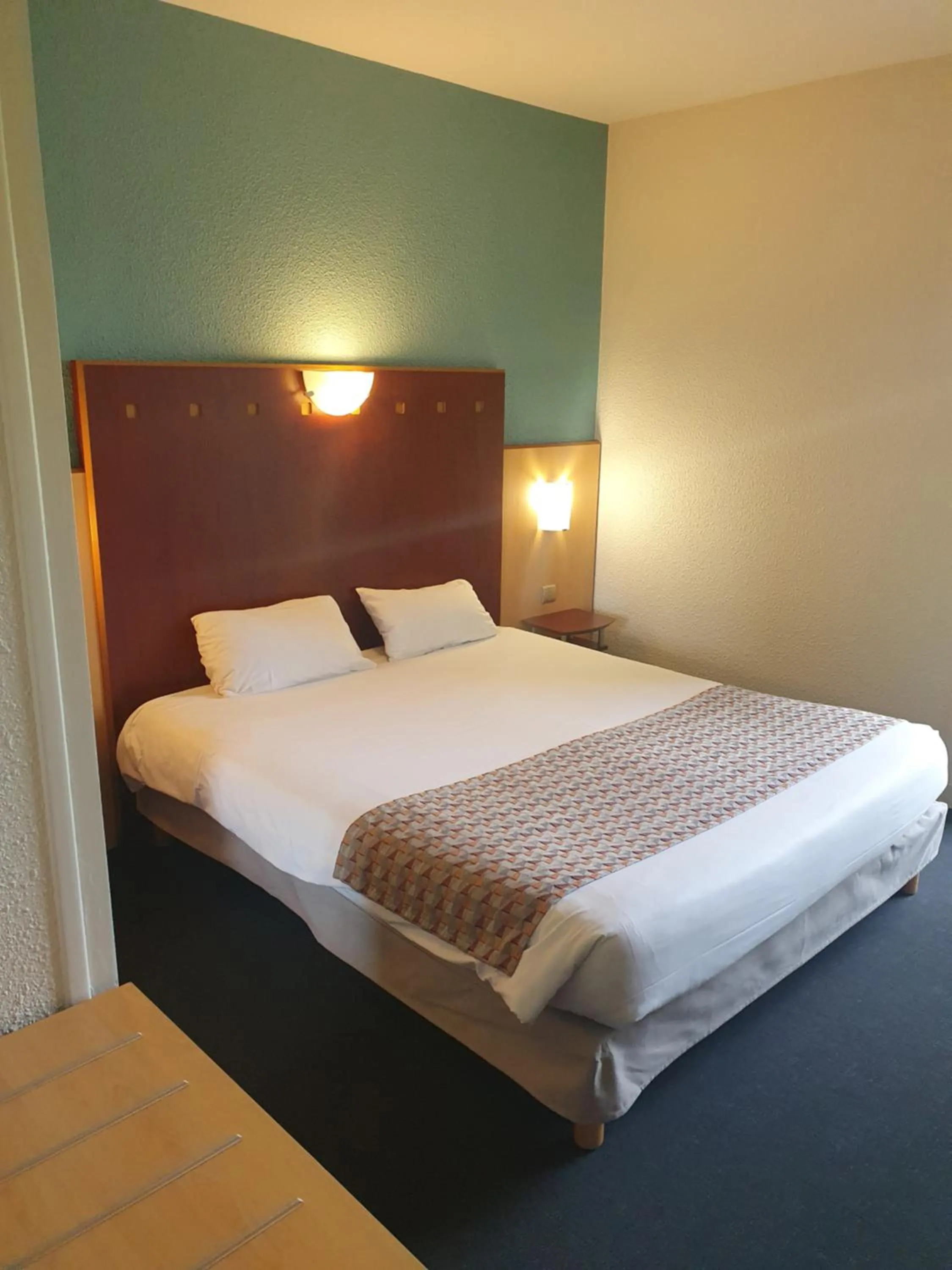 Bed in Logis Hotel De La Loire Ancenis - Restaurant Les Bateliers