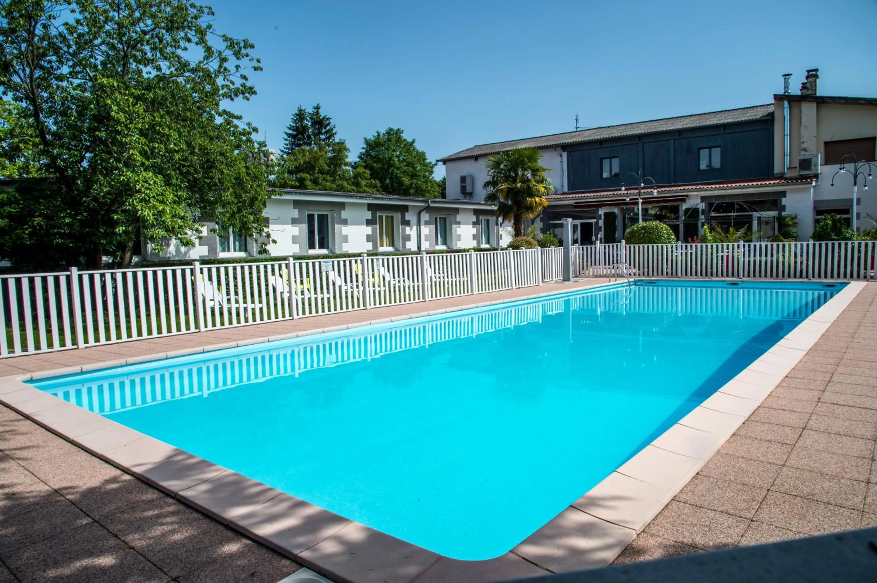 Patio, Swimming Pool in Relais 500 De Vienne
